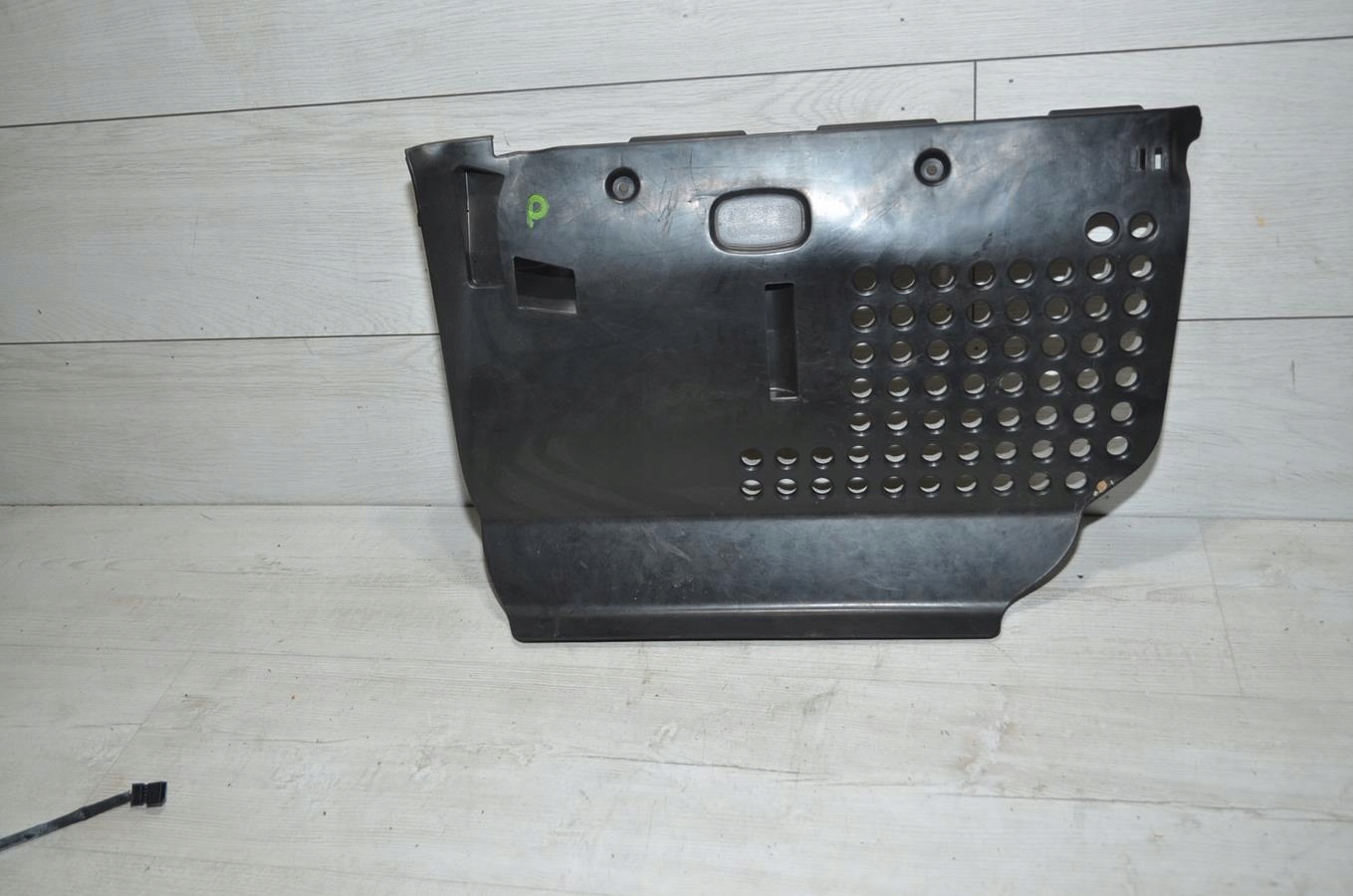 cover below deske right Mercedes CLS w219