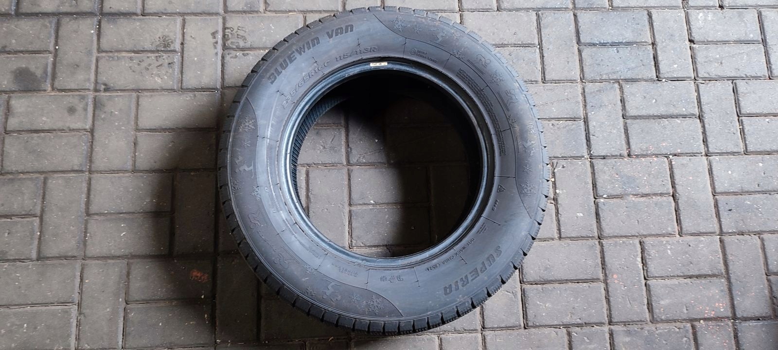 tyre winter Superia Bluewin Van 235/65R16C