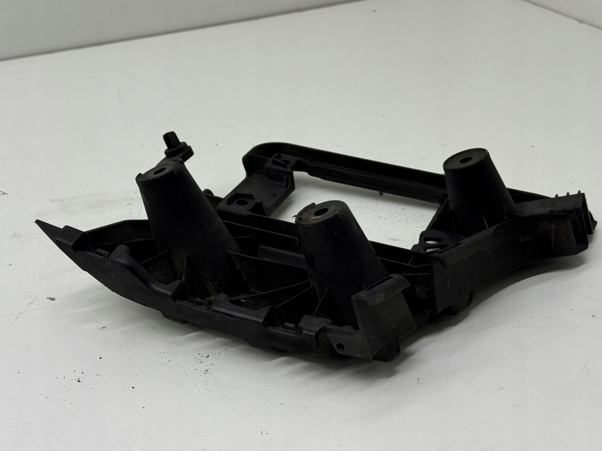 AUDI A6 C7 Berline Support Support plaque Pare choc Gauche Arrière Original