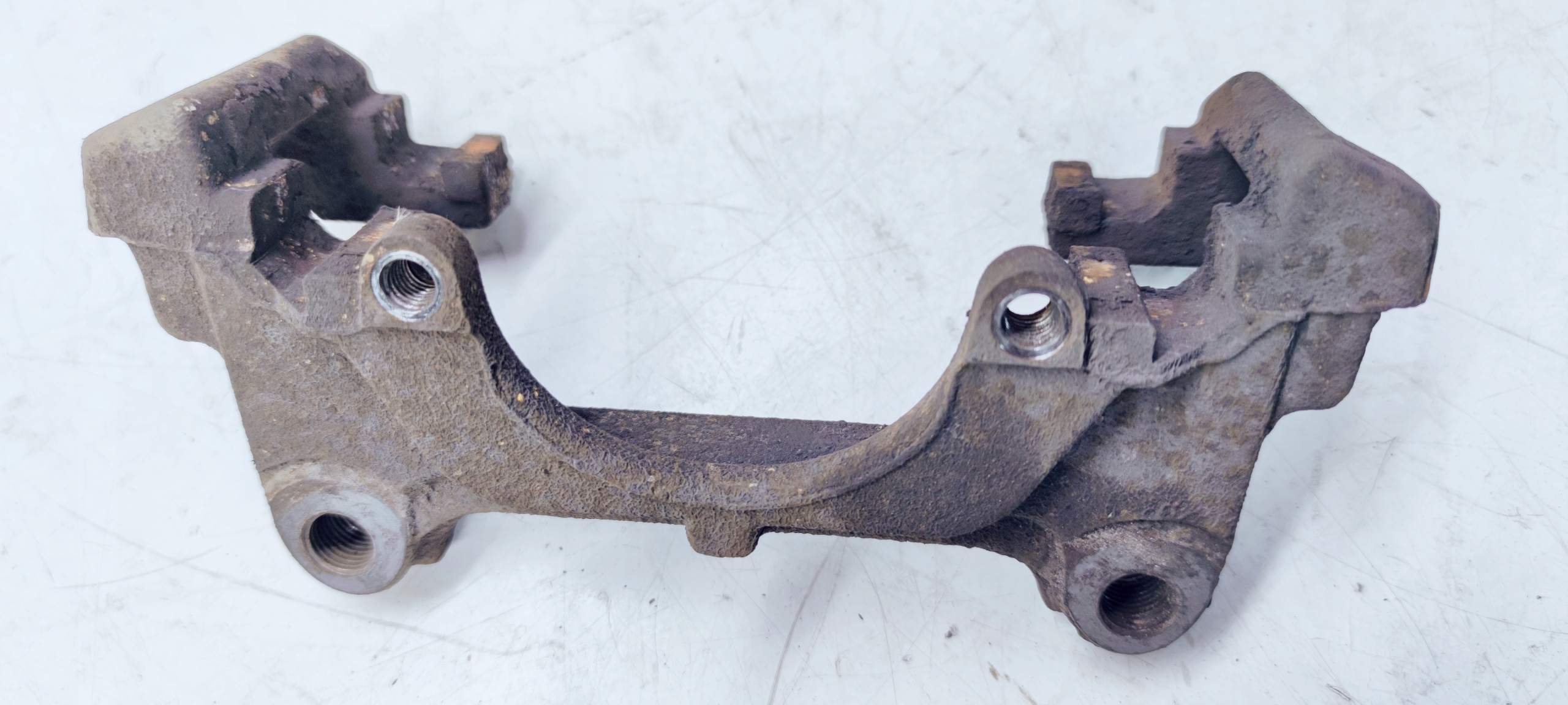 JARZMO třmenu předek AUDI VW SEAT SKODA * 741 *