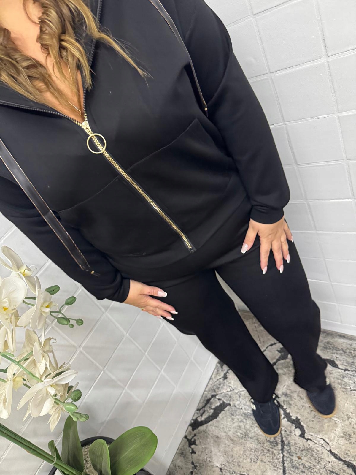 Teplákovka tepláková souprava černá, zlaté doplňky Plus Size 42 44 46 XXXL