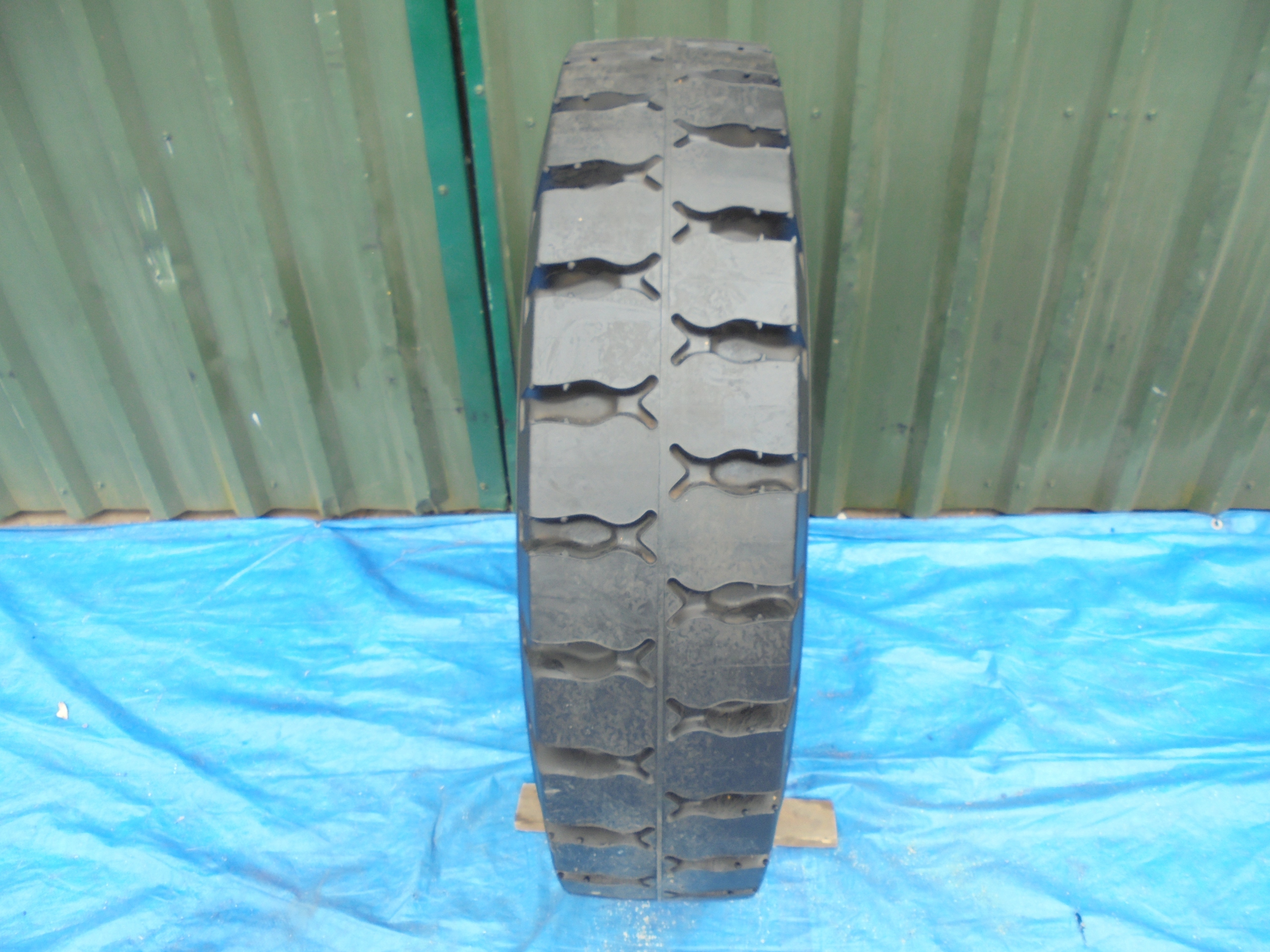 НОВАЯ ШИНА MARANGONI ПОЛНАЯ 11,00 11,00-R 20