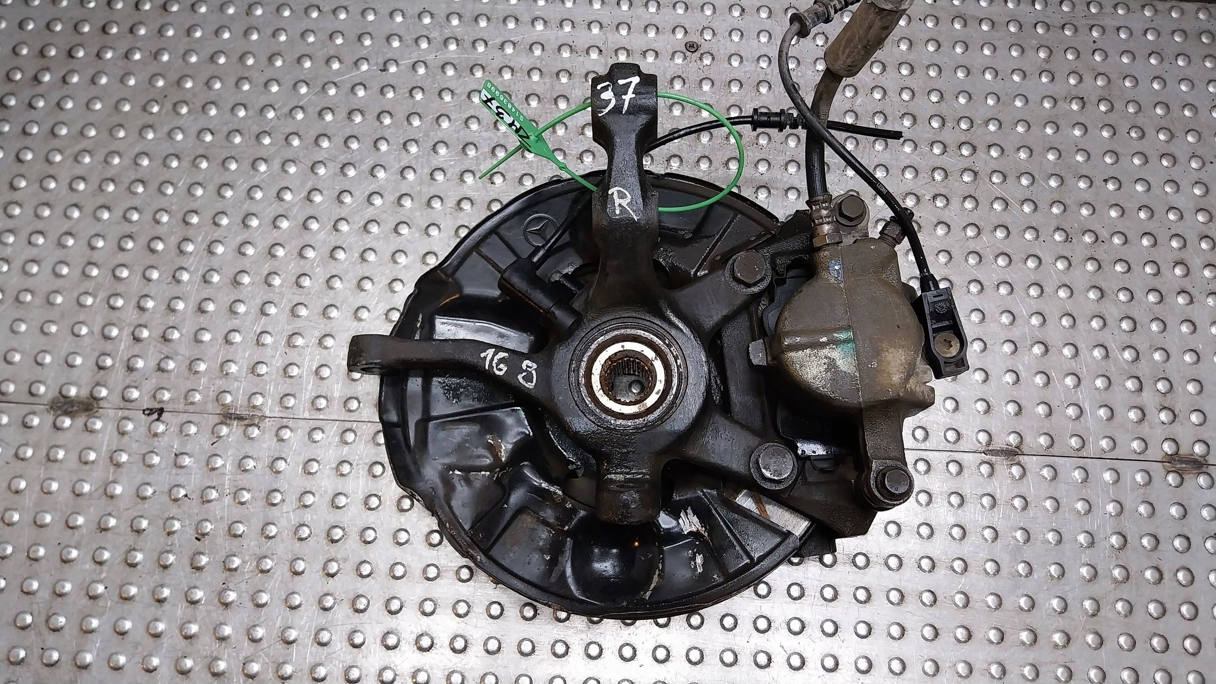 otoč čepu třmen pravý předek 6813 MERCEDES A W168