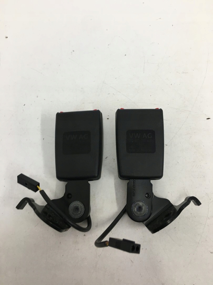 ремень безопасности зад левый vw UP 1S3 3 Двери 1S0857739A