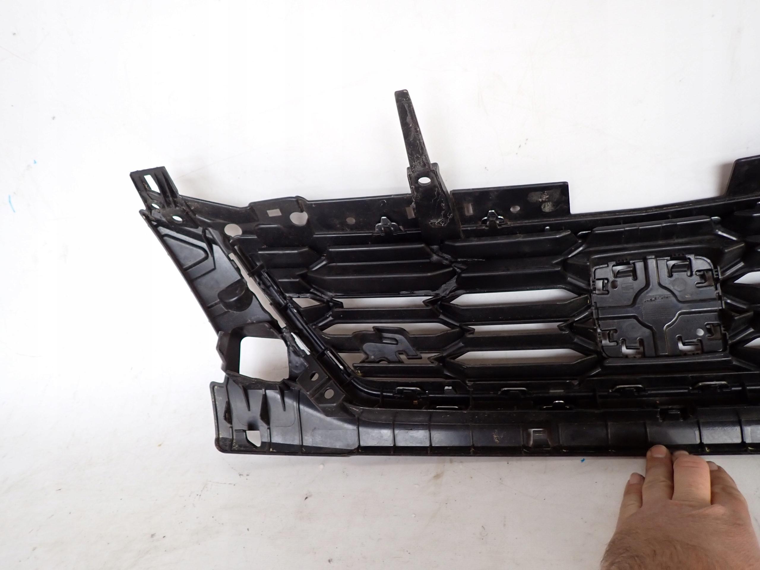 seat Leon III рестайлинг FR 16- решетка радиатора 5F0853654J