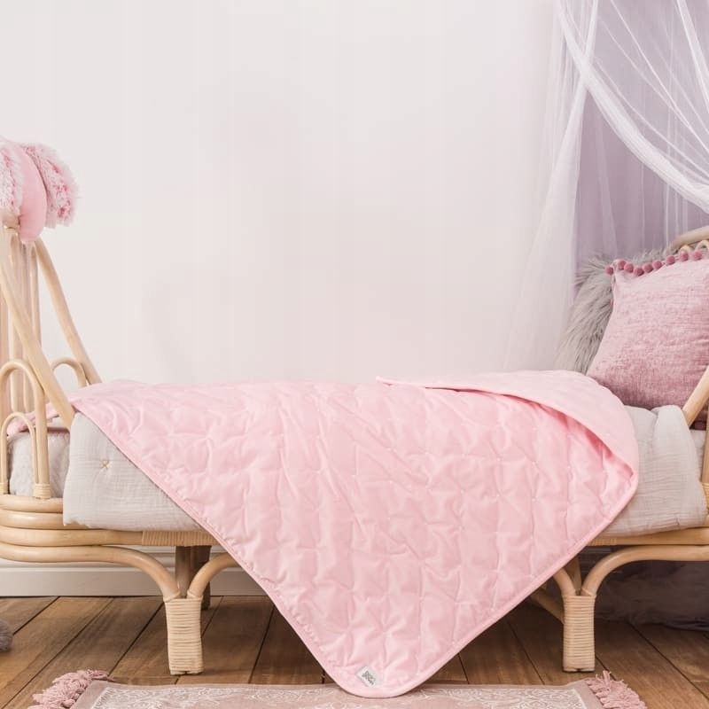 Bizzi Growin aksamitna kołderka Dutch Velvet Pink 120 x 100 cm Materiał welur