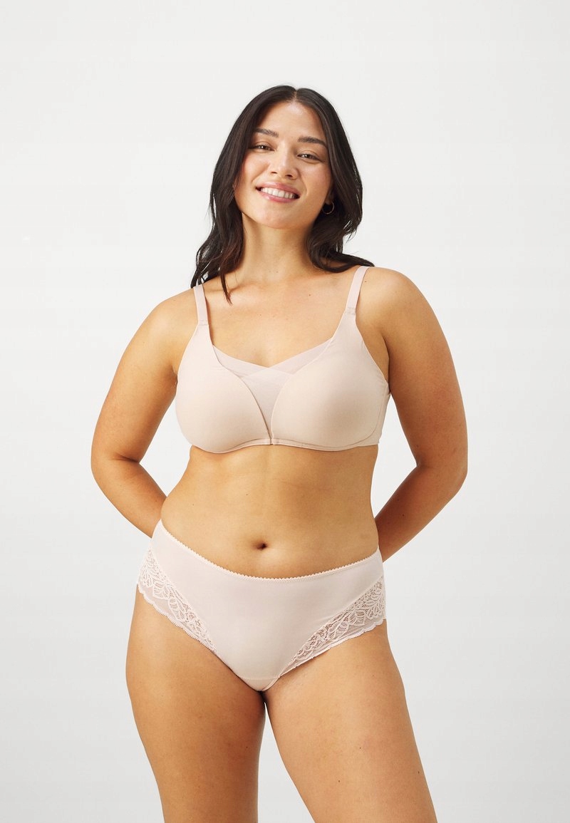 Měkká krémová podprsenka s tylem Triumph 70D-80F