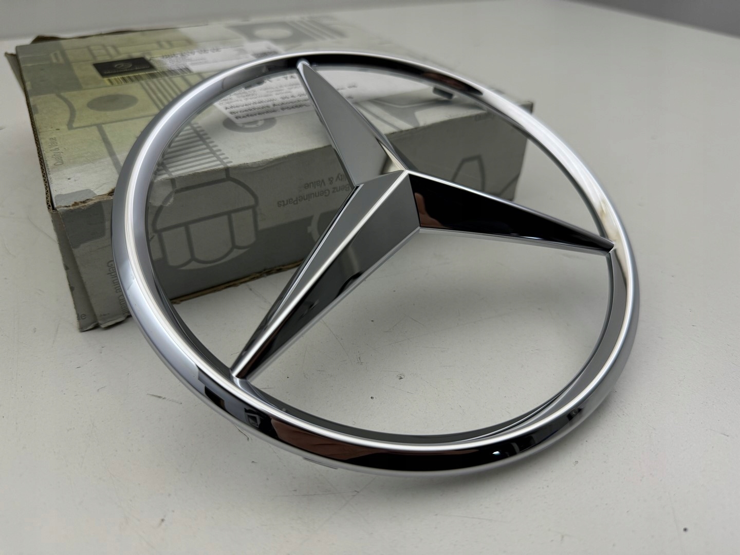 MERCEDES ZNACZEK ATRAPY LOGO EMBLEMAT A0008171016 NOWY Numer katalogowy części A0008171016