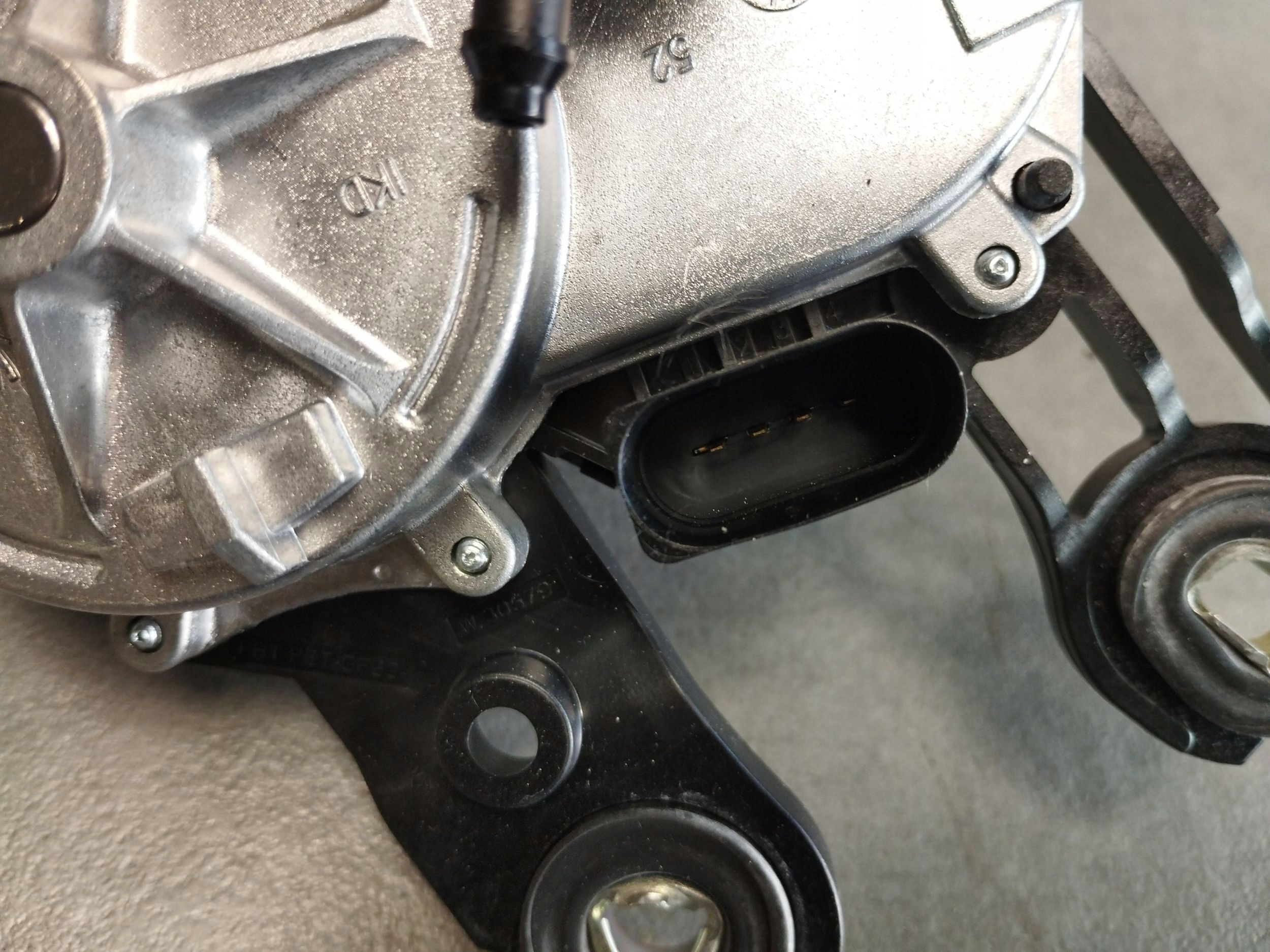 Cupra Formentor motorić brisača stražnje 8V0955711C