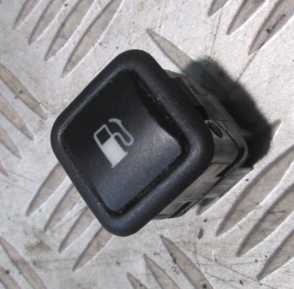 PRZYCISK OTWIERANIA KLAPI PALIWA GOLF IV BORA LEON I TOLEDO II 3B0959833A