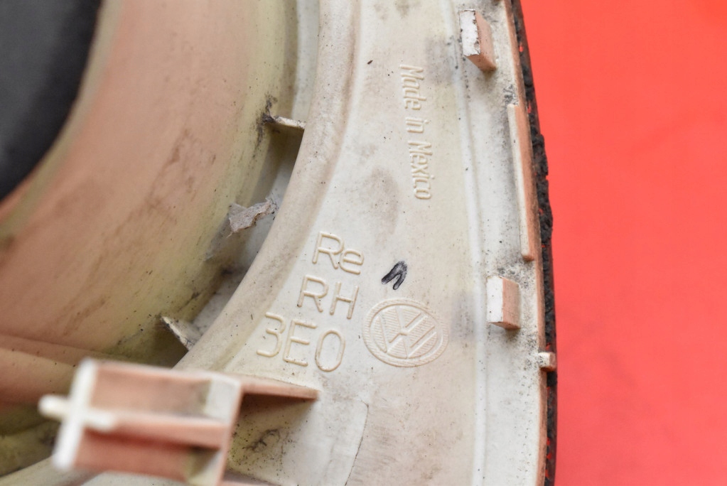 фонарь правый 1K4945094 vw JETTA 5 V седан 05-11