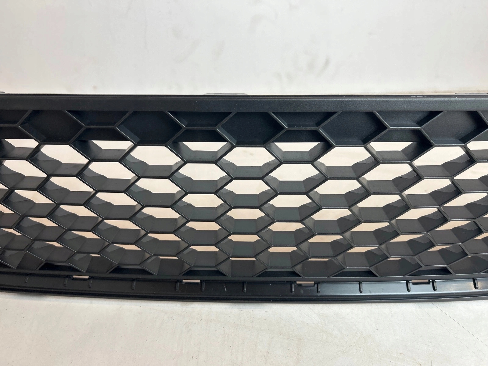 Lüftungsgitter mitte der Stoßstange Volkswagen Golf VI GTI 5K0