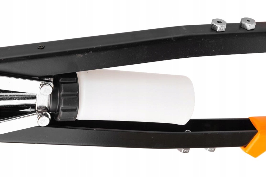 NITOWNICA DŹWIGNIOWA NOŻYCOWA Z ZASOBNIKIEM 550MM Marka RICHMANN