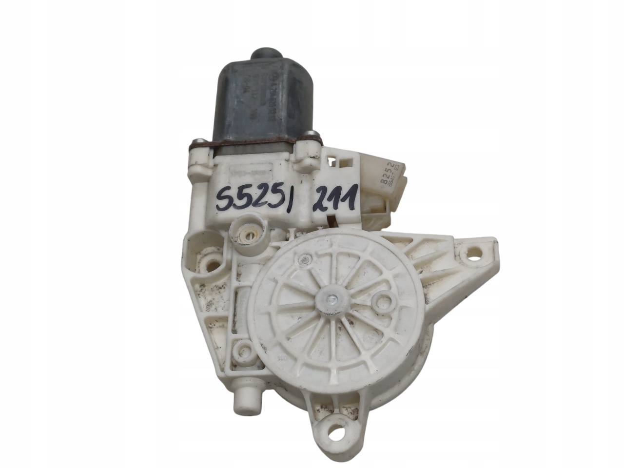 MERCEDES C W204 07- SILNICZEK SZYBY PRAWY PRZÓD A2048200242