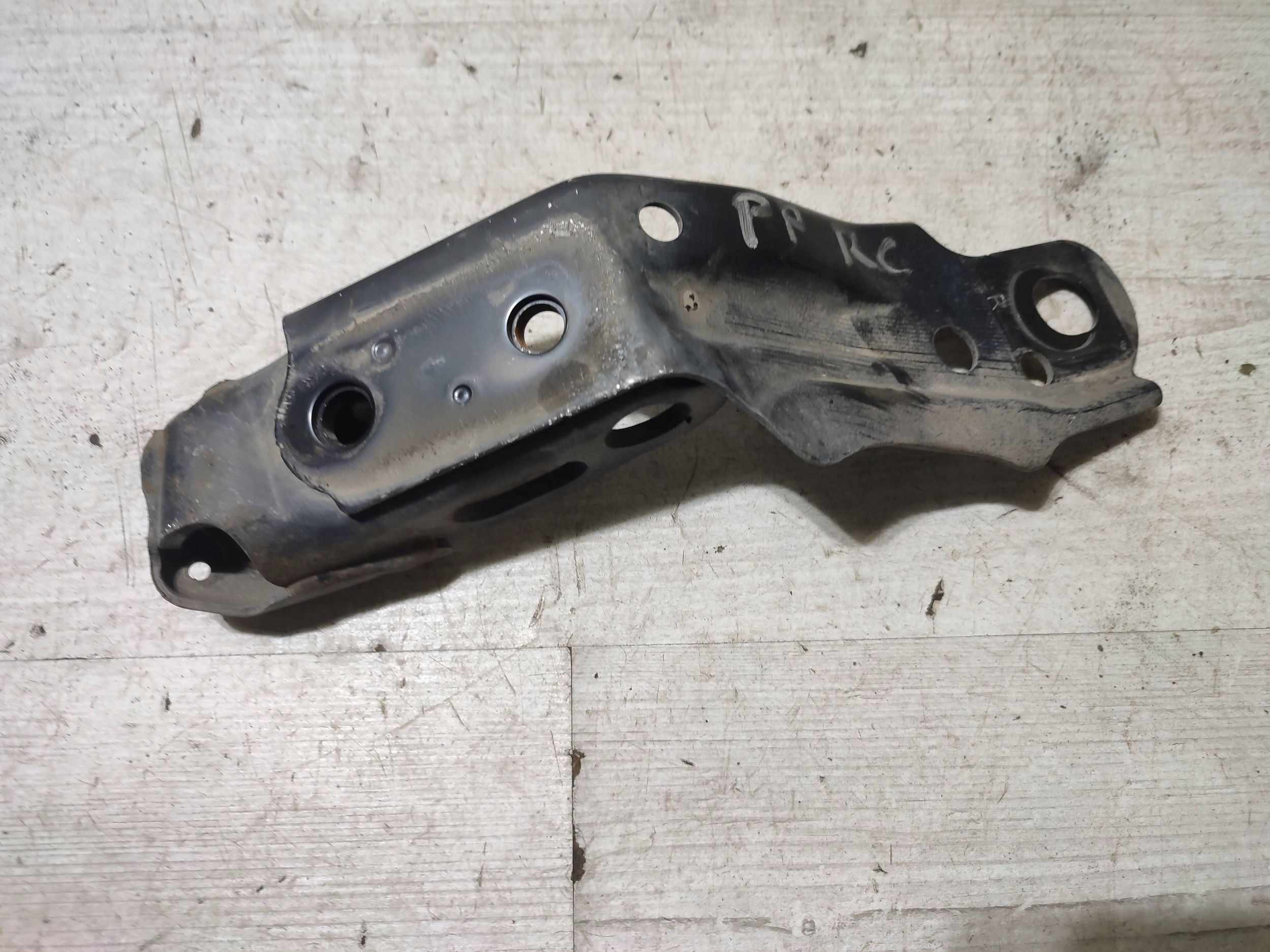 Lexus RC 2019 front side right console bracket siders
