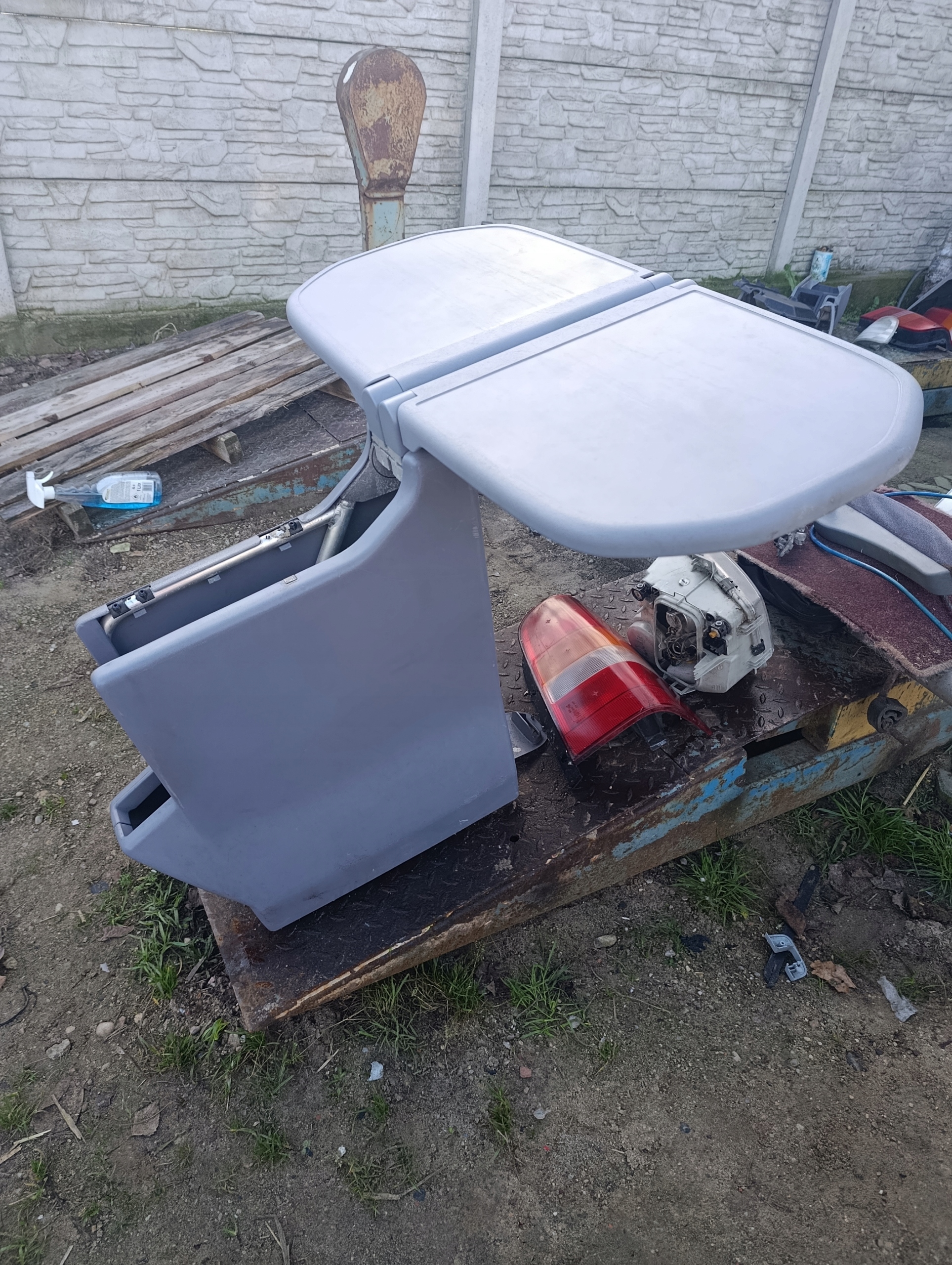 Стол складной подлокотник MERCEDES VITO W638 Европа