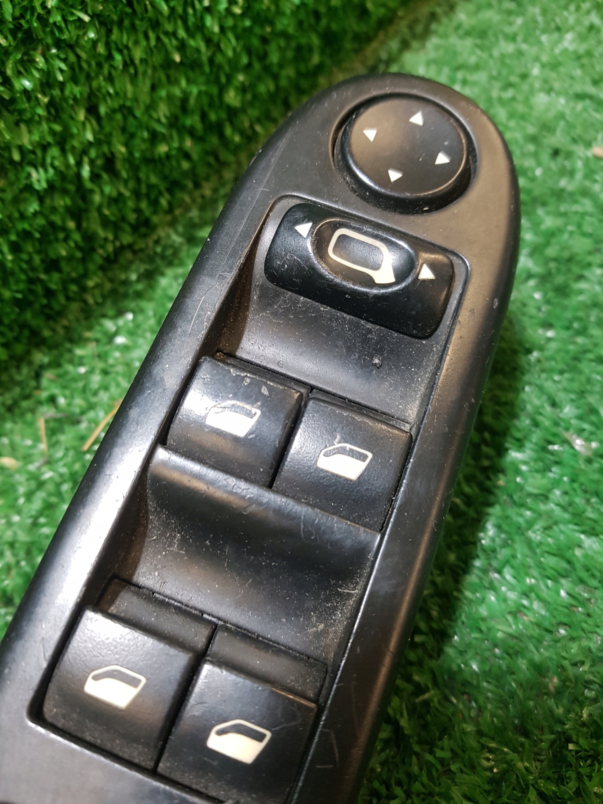 control panel of the window driver´s PEUGEOT 407