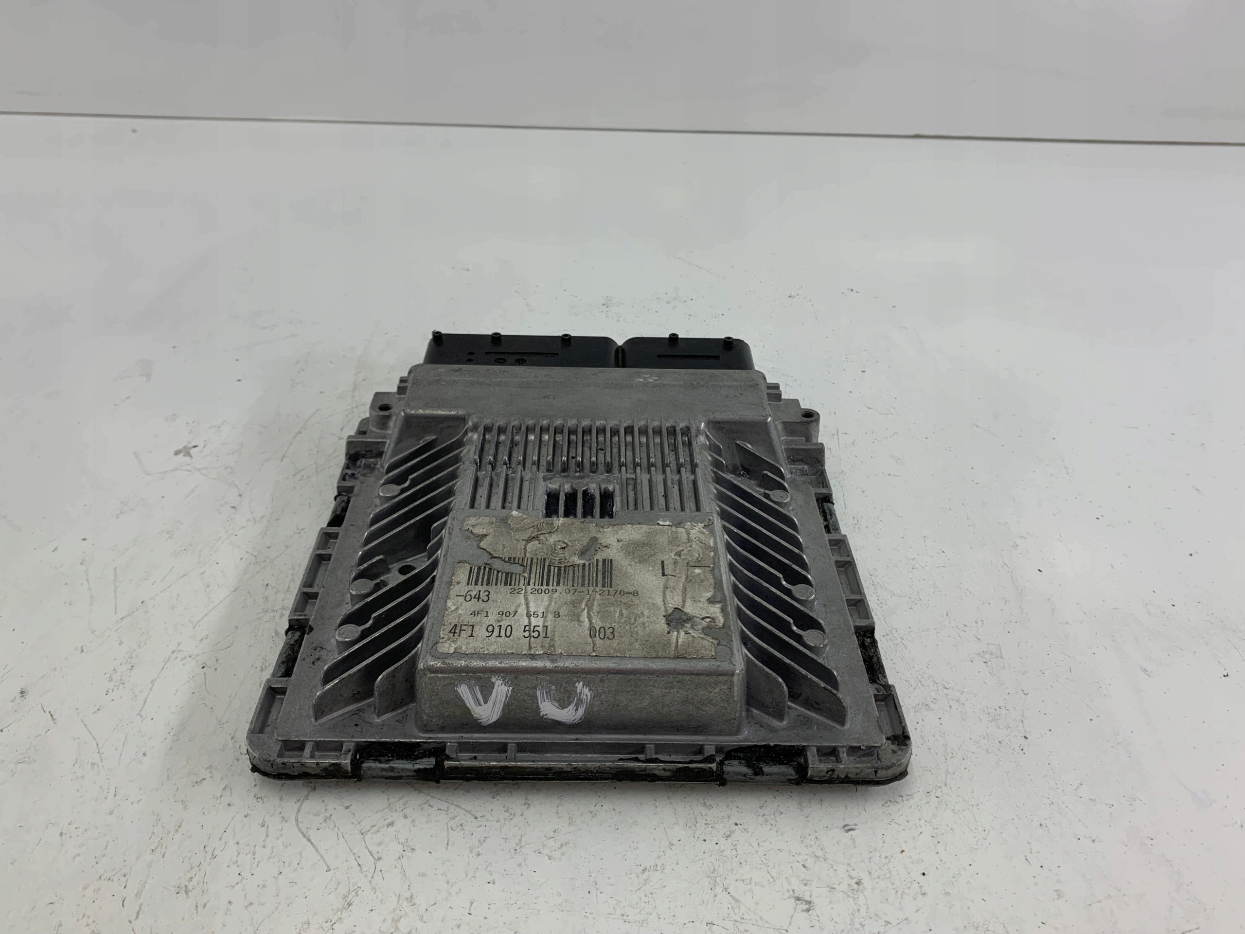 AUDI A6 C6 3.0 TFSI unité de commande électronique uce moteur 4F1910551