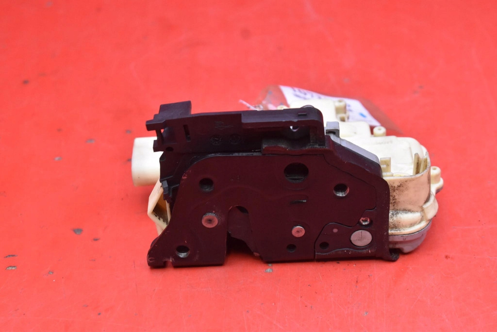 lock door left front front EU 3C1837015A VW PASSAT B6 sedan 05-10
