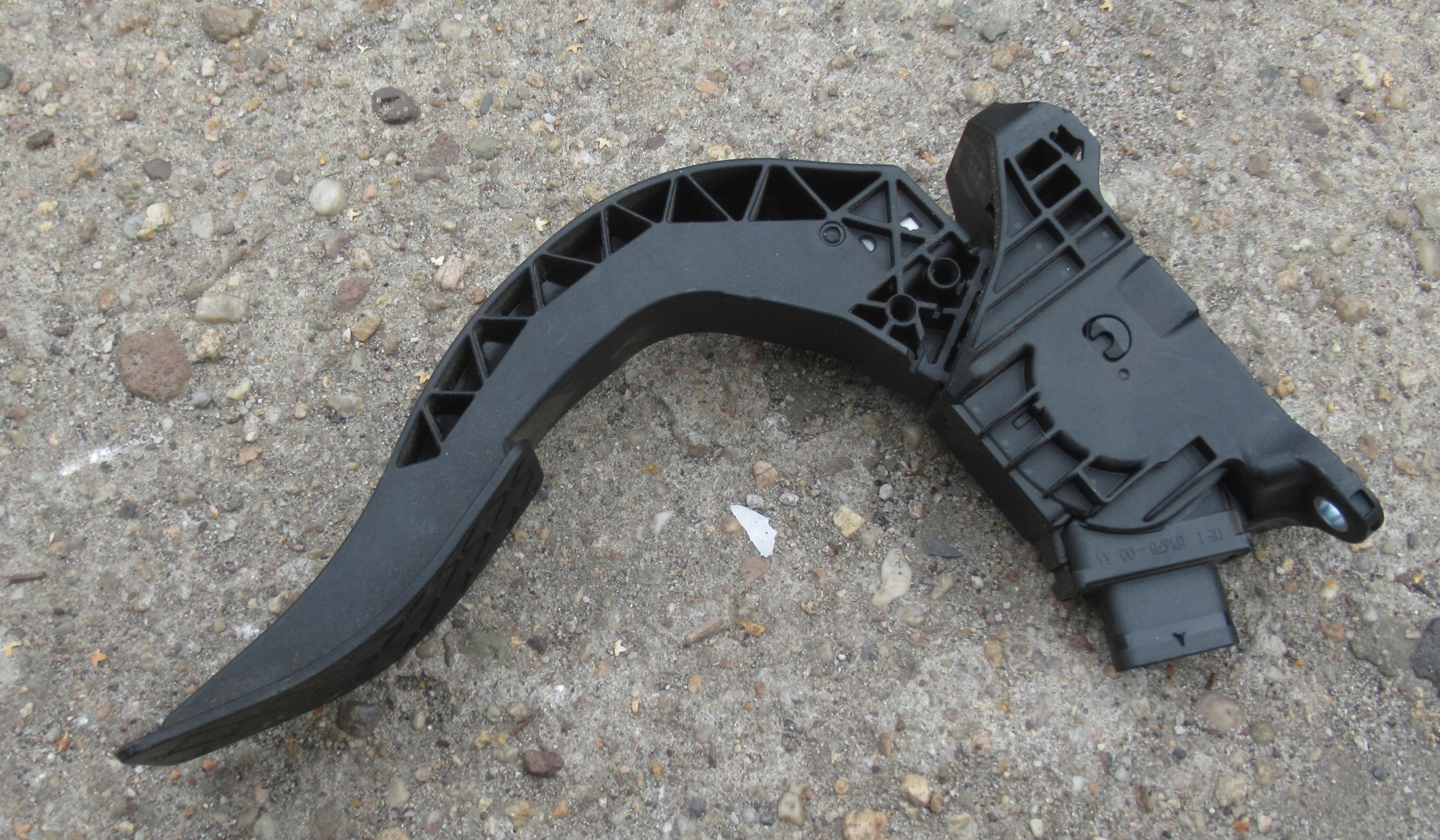 AUDI A4 B9 3.0 TDI 18R accelerator pedal 8W1723523