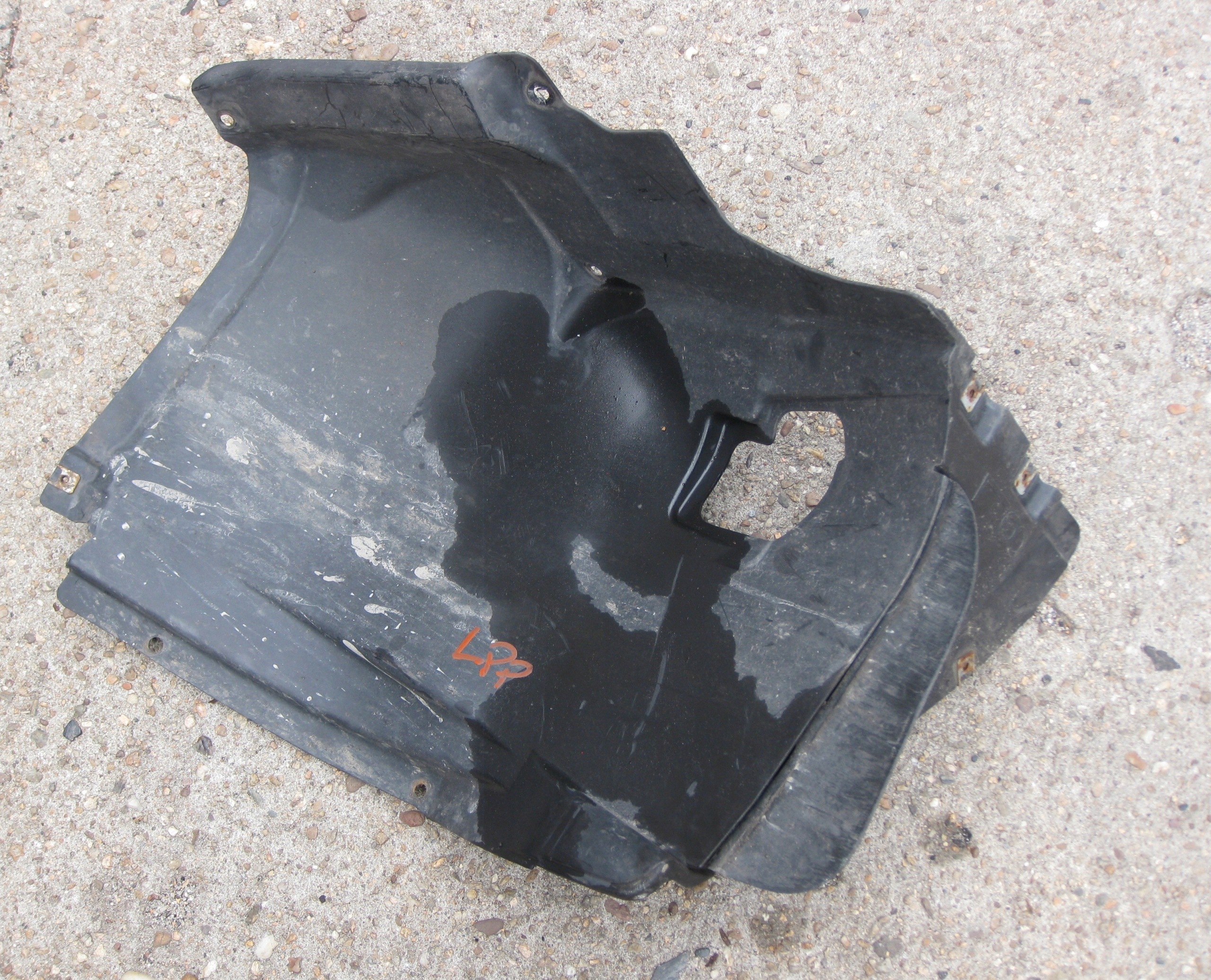 BMW E87 5D 07R mudguard left front front part 7059375