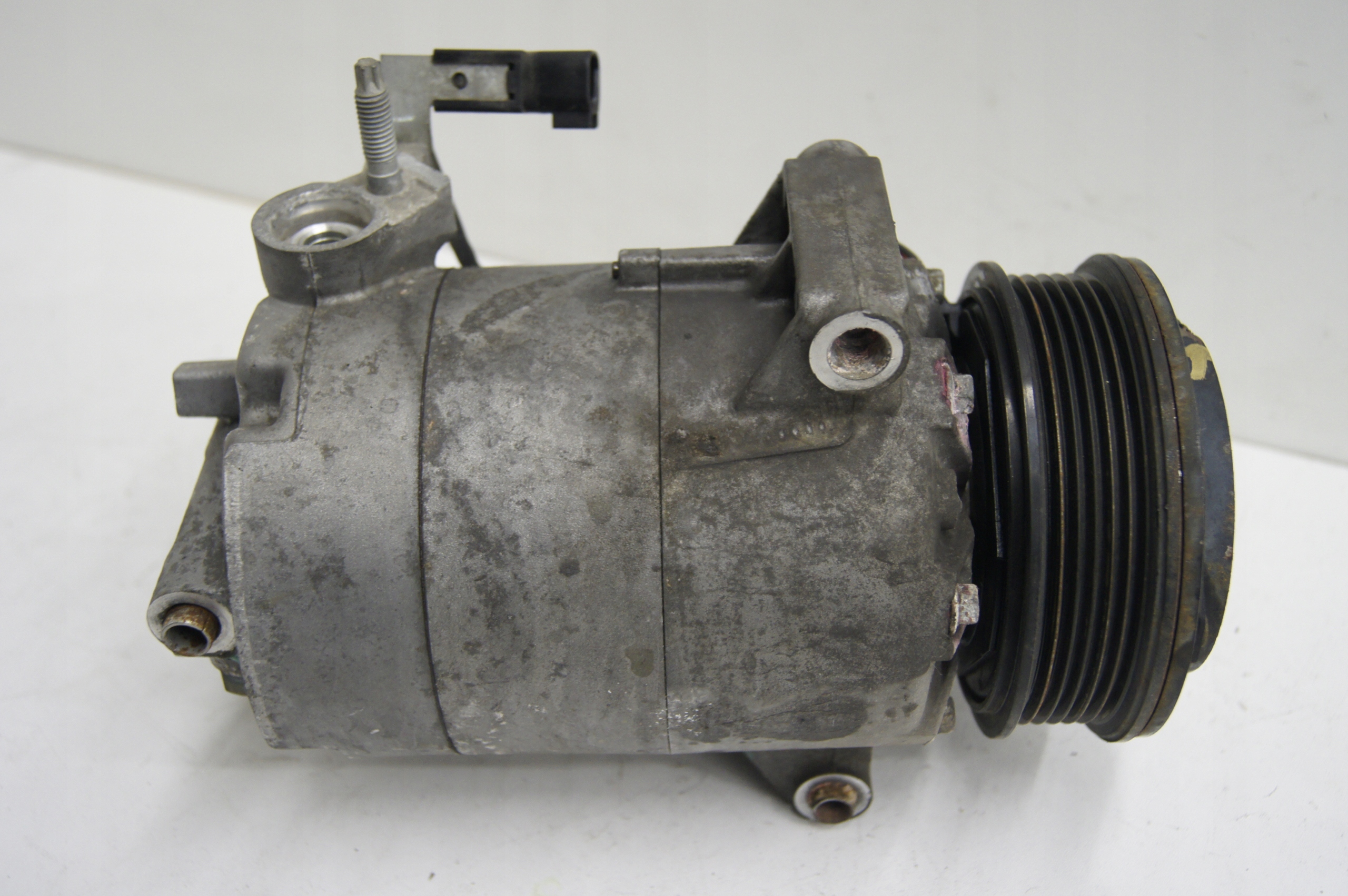 компрессор кондиционера FORD Fiesta MK7 1.0 2014 C1B1-19D629-AE