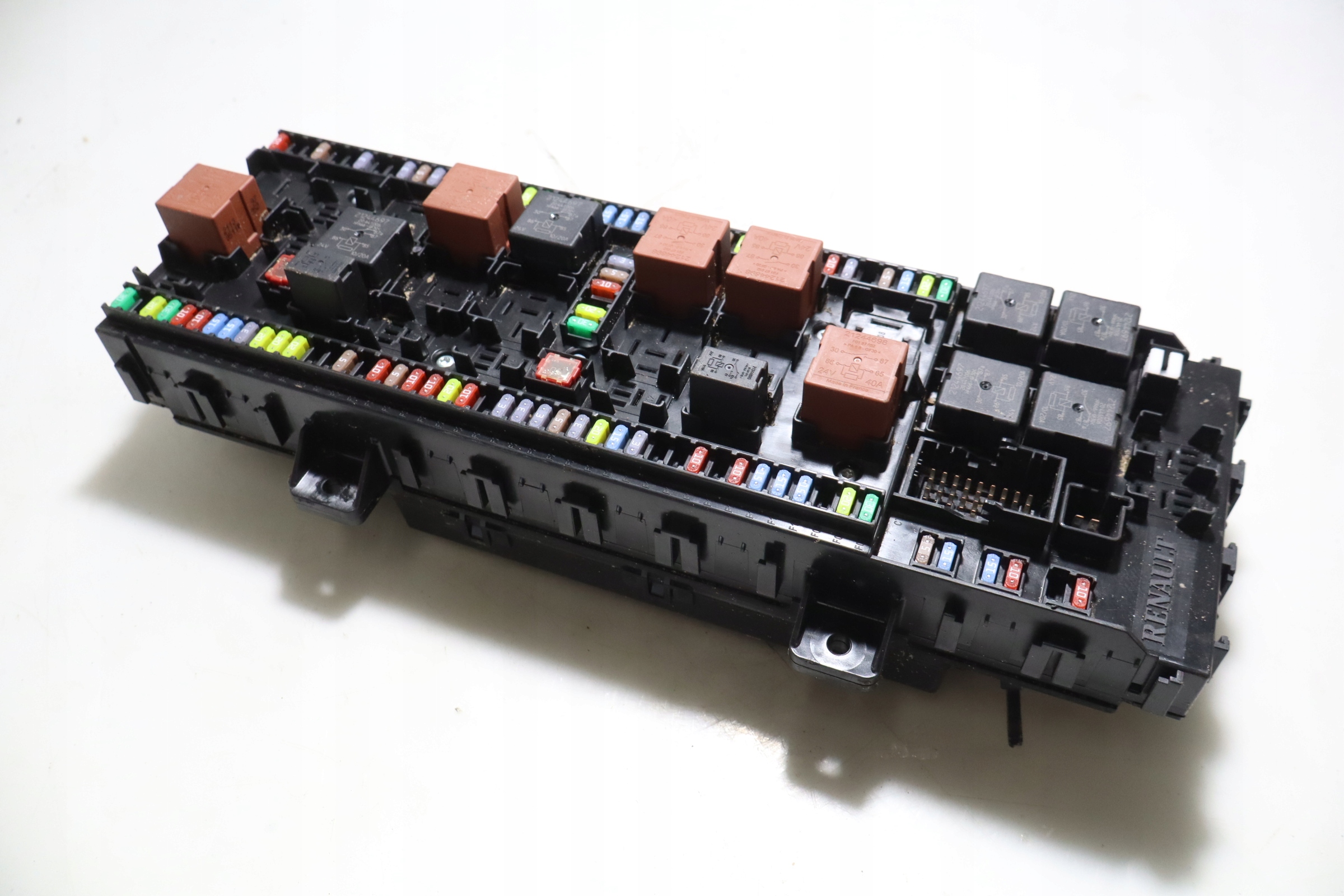 SKRZYNKA BEZPIECZNIKÓW RENAULT T 460 E6 Stan opakowania zastępcze