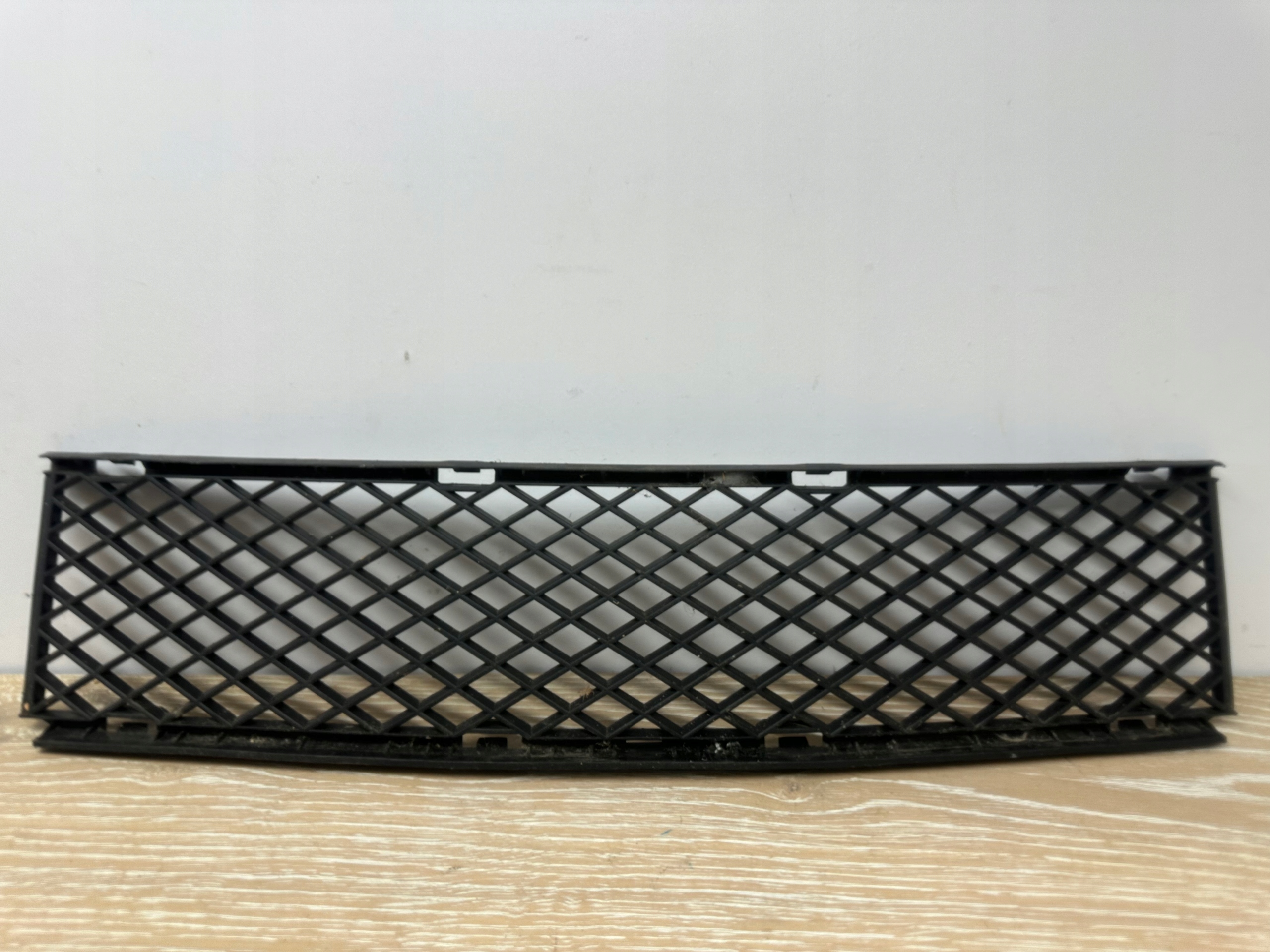 Lüftungsgitter der Stoßstange mitte BMW 7 (E65, E66, E67) 7135573 3.0L diesel 170kW
