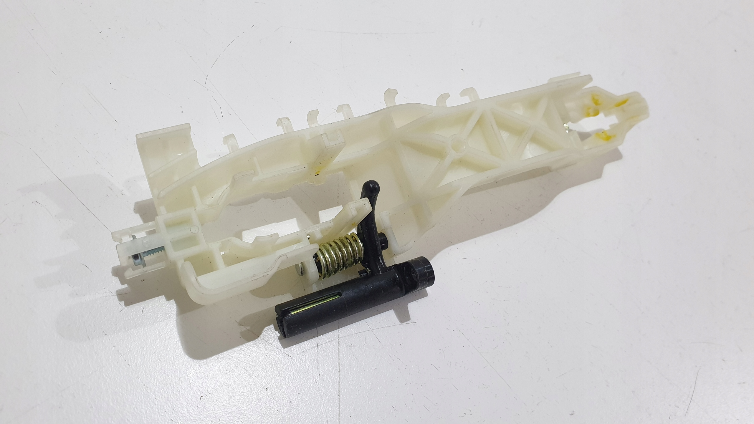 KLAMKA DRZWI PODSTAWA CHEVROLET SPARK IV 42474212 Installation side Right front