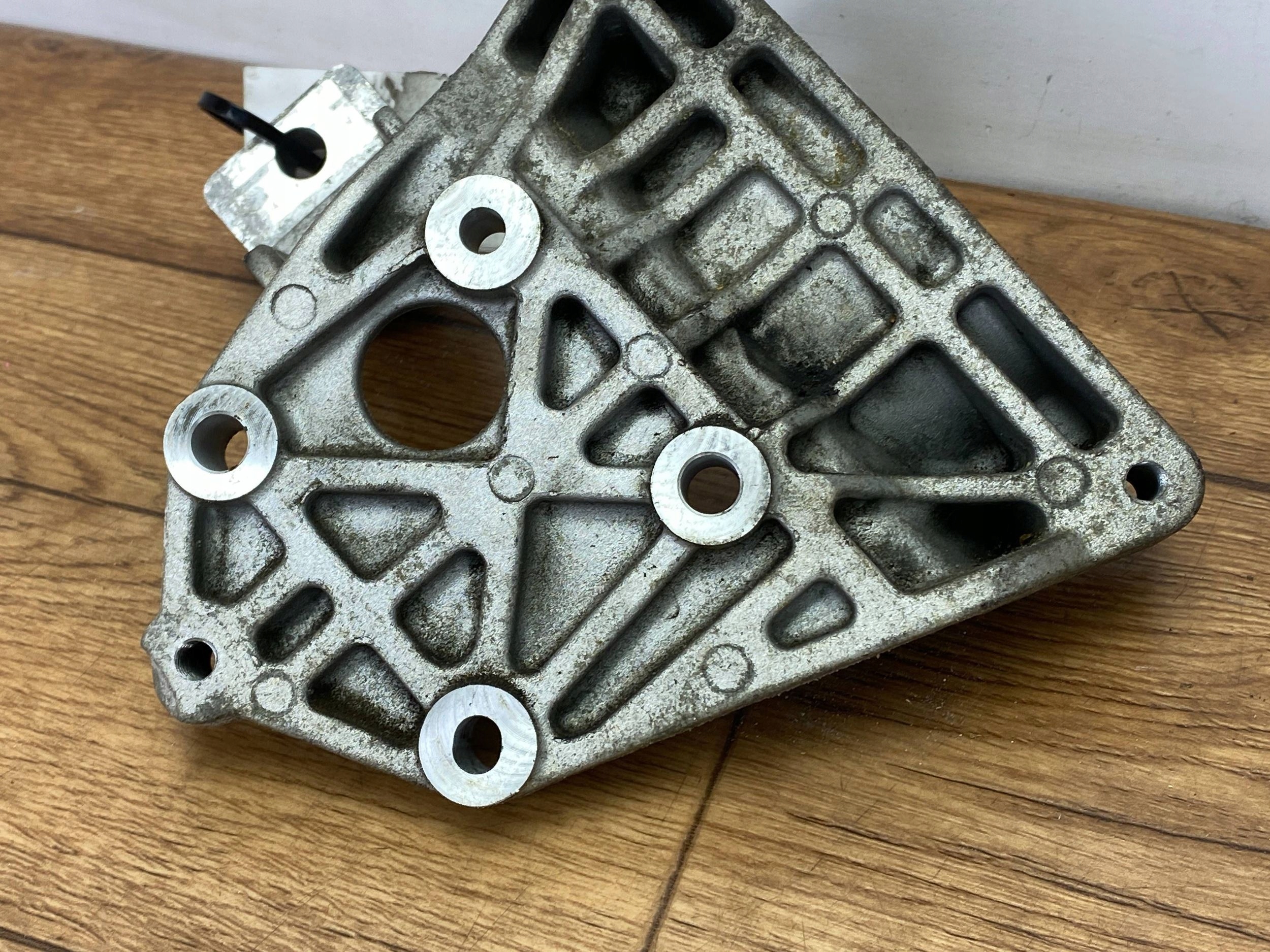 Support sprezarki Climatisateur air conditionné Chevrolet Camaro VI 2016+