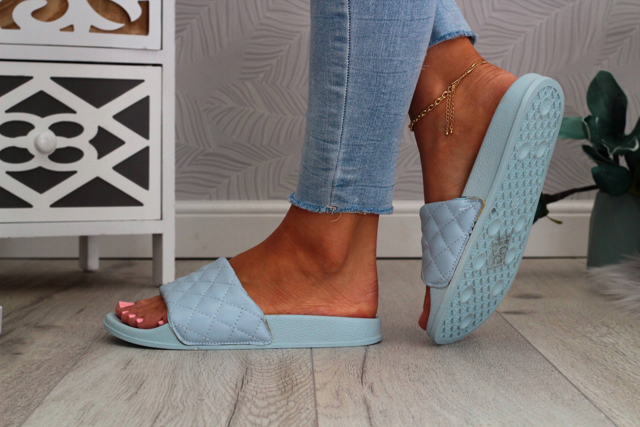 KLAPKI DAMSKIE BUTY CASUAL NA CO DZIEŃ PIKOWANE Długość wkładki 24 cm
