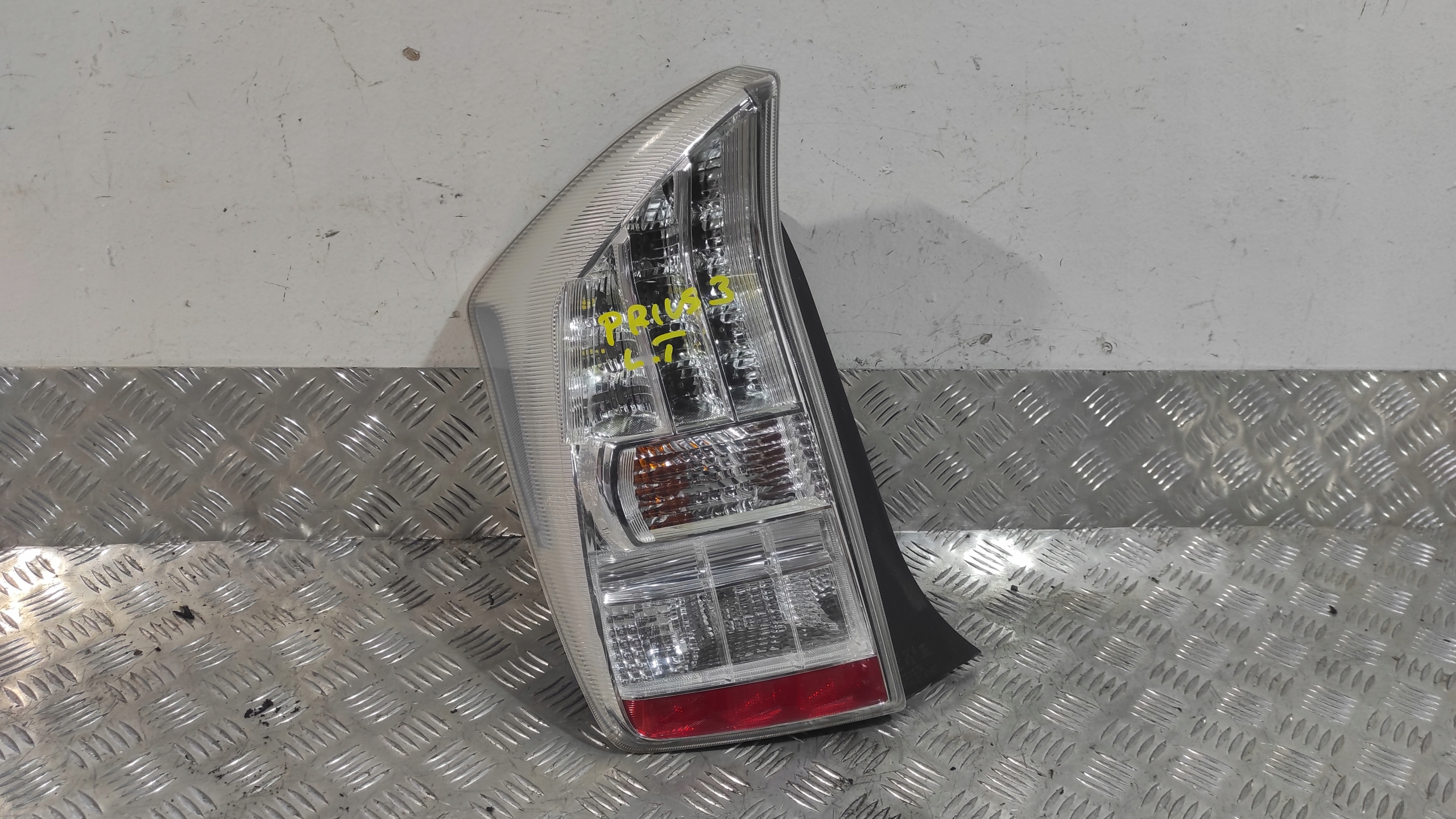 фонарь левый TOYOTA PRIUS III 09-15