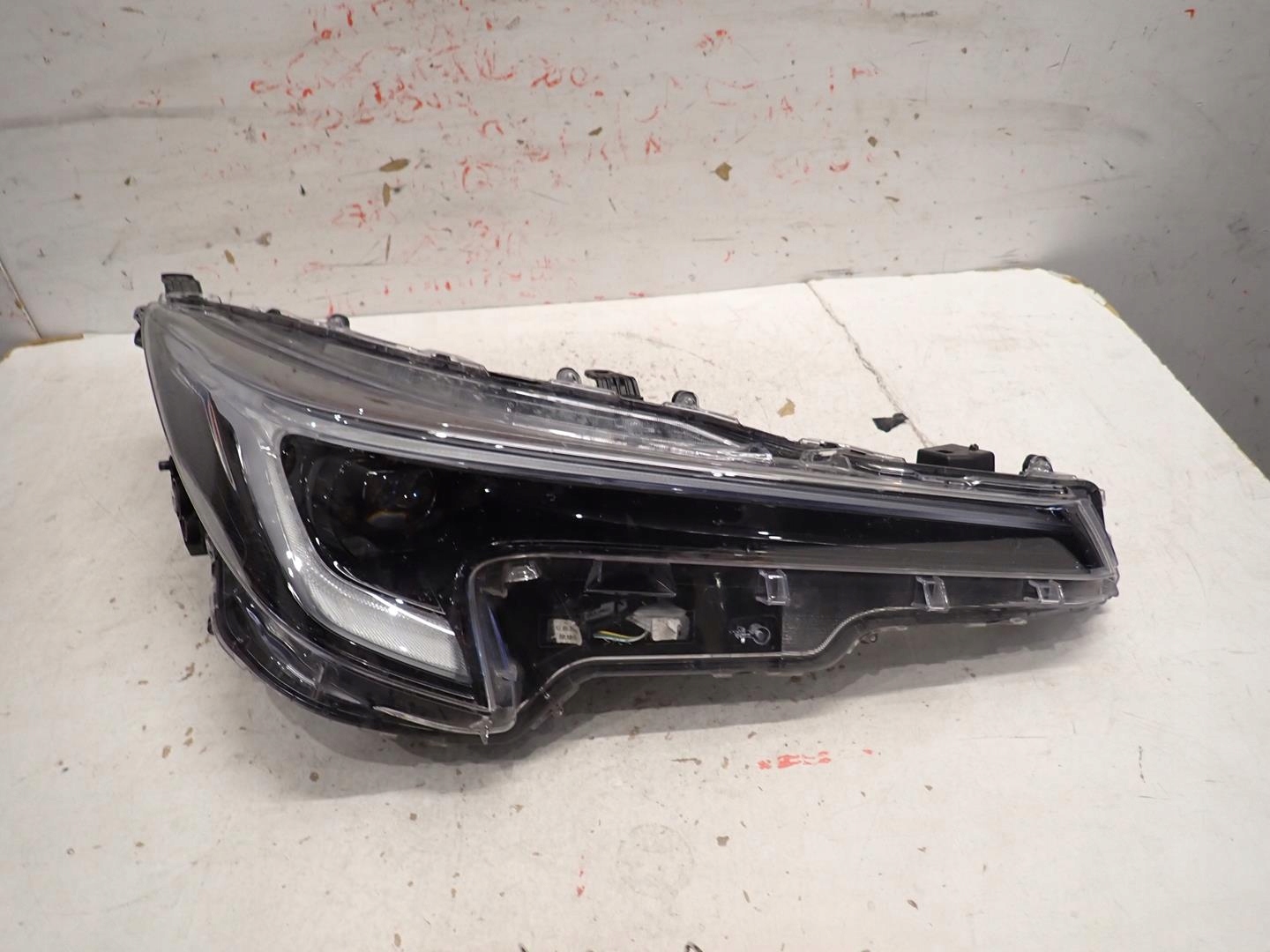 light front front right TOYOTA COROLLA E21 LIFT 22- FULL LED 81110-02X10