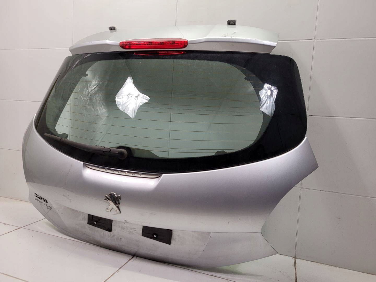 rear trunk door boot Peugeot 208 2015