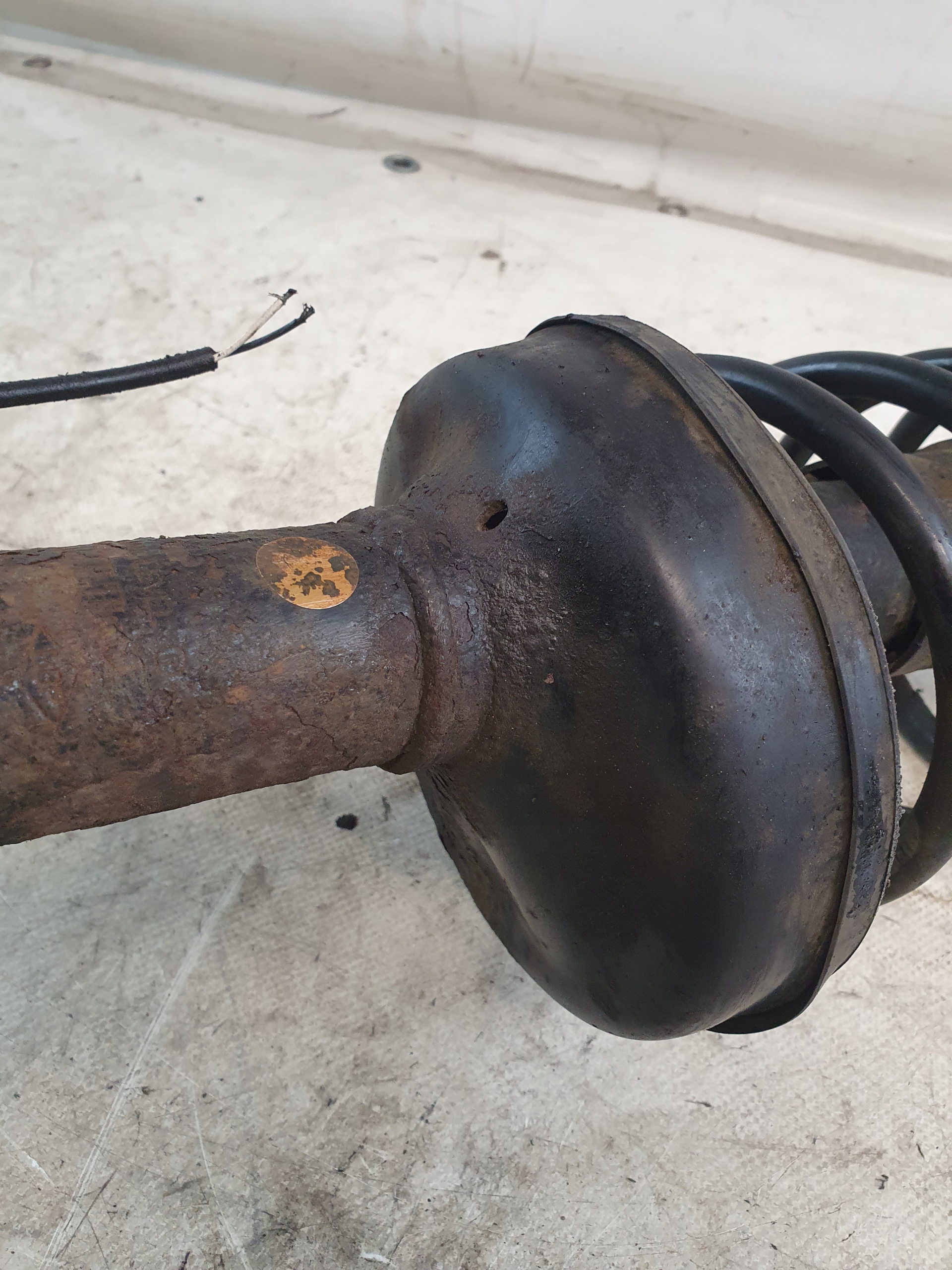 McPherson shock absorber swing left RENAULT THALIA II 10r. 1.2B