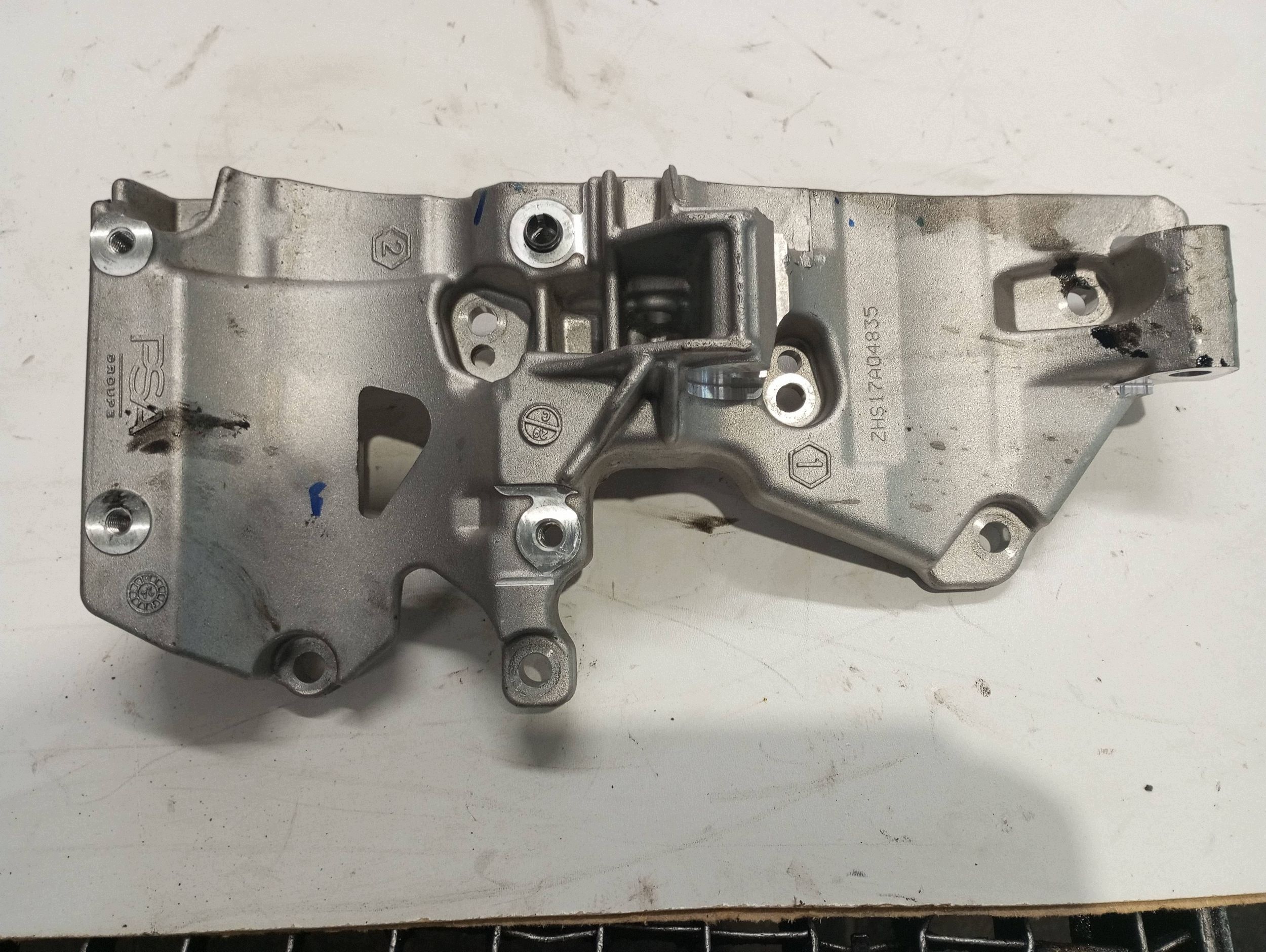engine mount AUDI Q3 8U0 9851306380