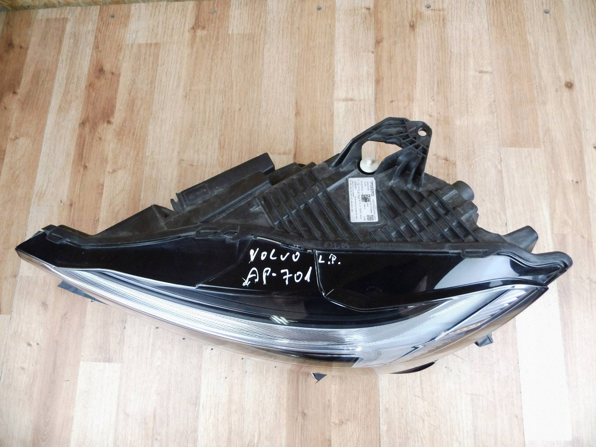 Volvo XC60 II 2023+ LIFT light left front front left 32404705