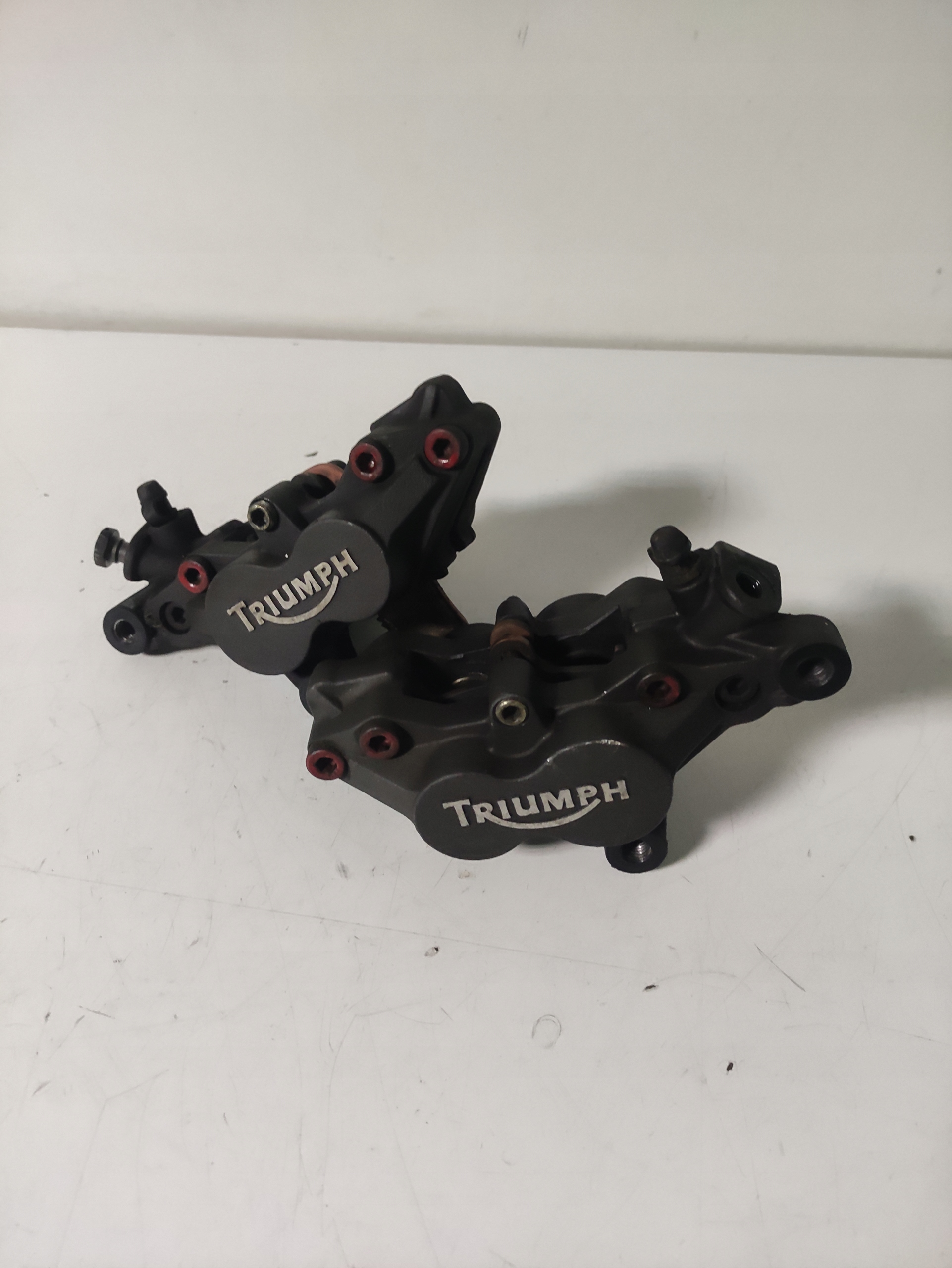 Гальмівний супорт передній 2шт TRIUMPH TT 600