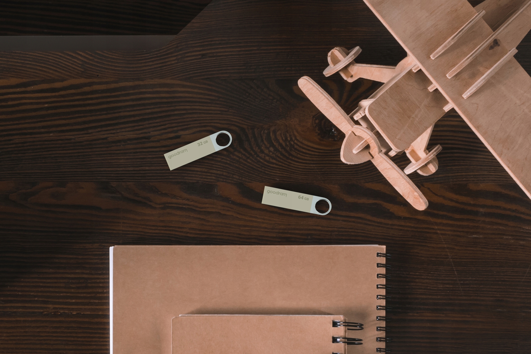 Pendrive GOODRAM 64GB UUN2 USB 2.0 srebrny Kolor srebrny