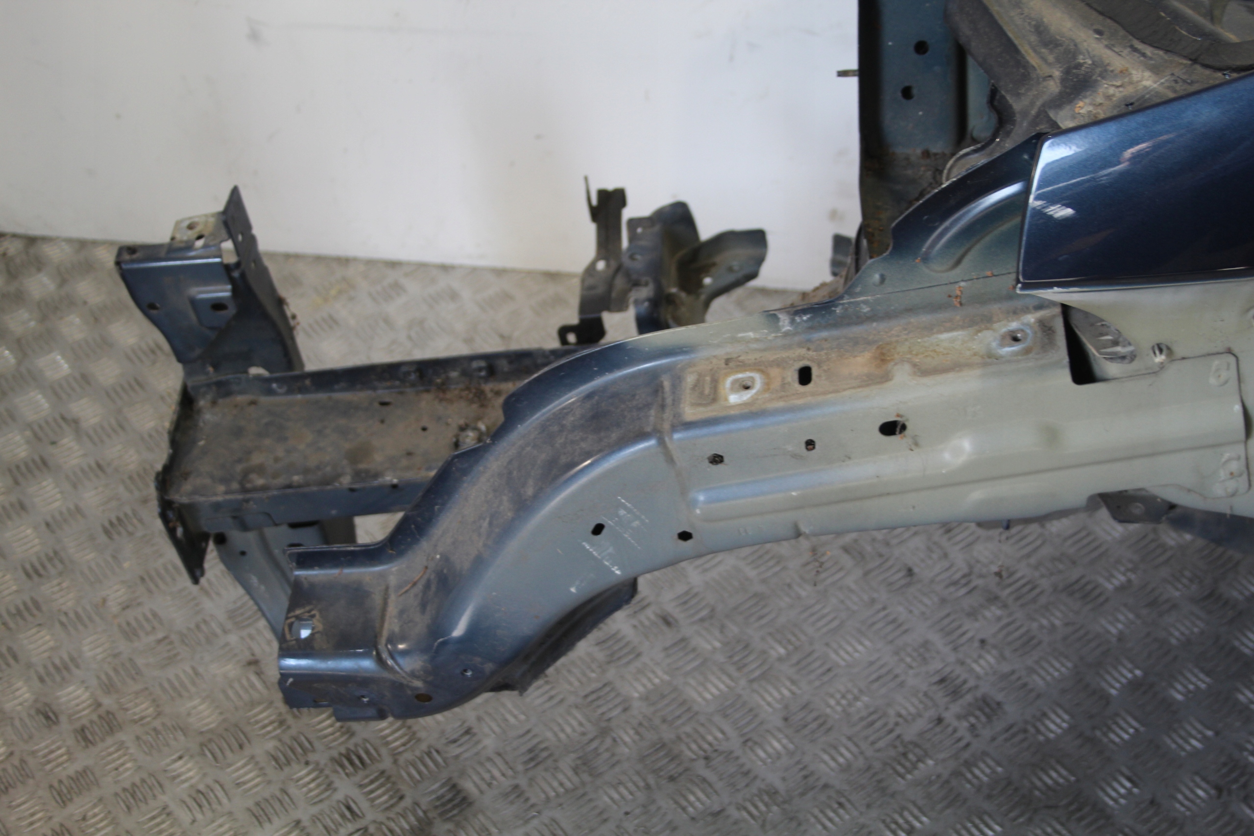 quarter left front PEUGEOT 3008 and 1