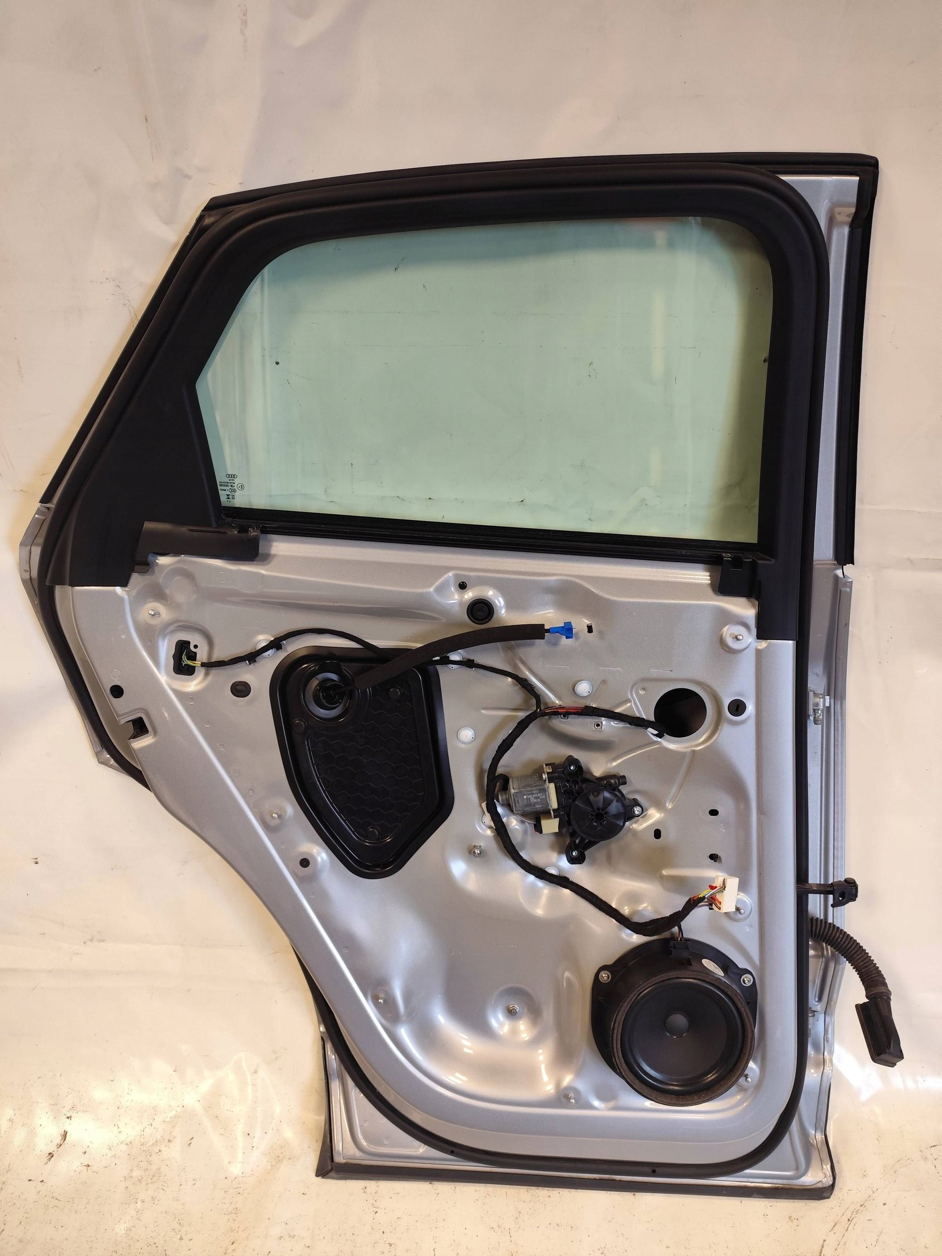 AUDI Q3 83A SPORTBACK door rear part left complete DEMONTAZ