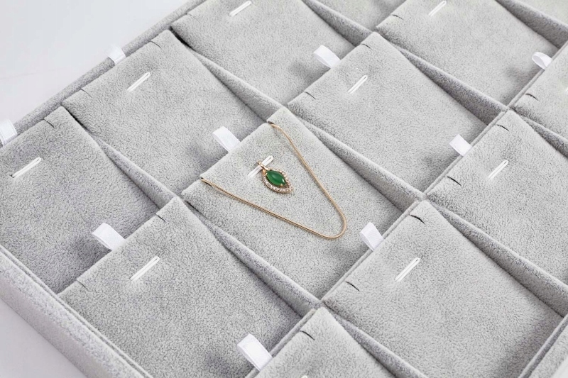 EKSPOZYTOR TACKA NA KOMPLETY BIŻUTERII SZARY g1 Marka Best-line