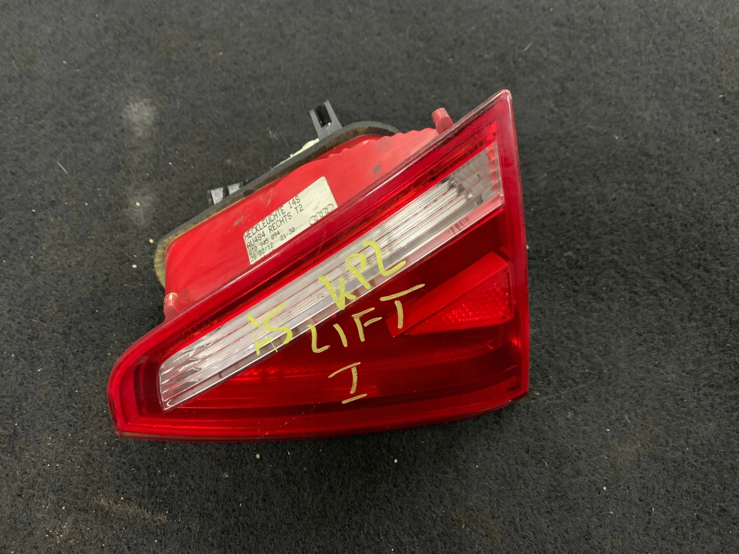 Lampa prawa tył w klapę A5 Coupe 8T0945094 druga oferta
