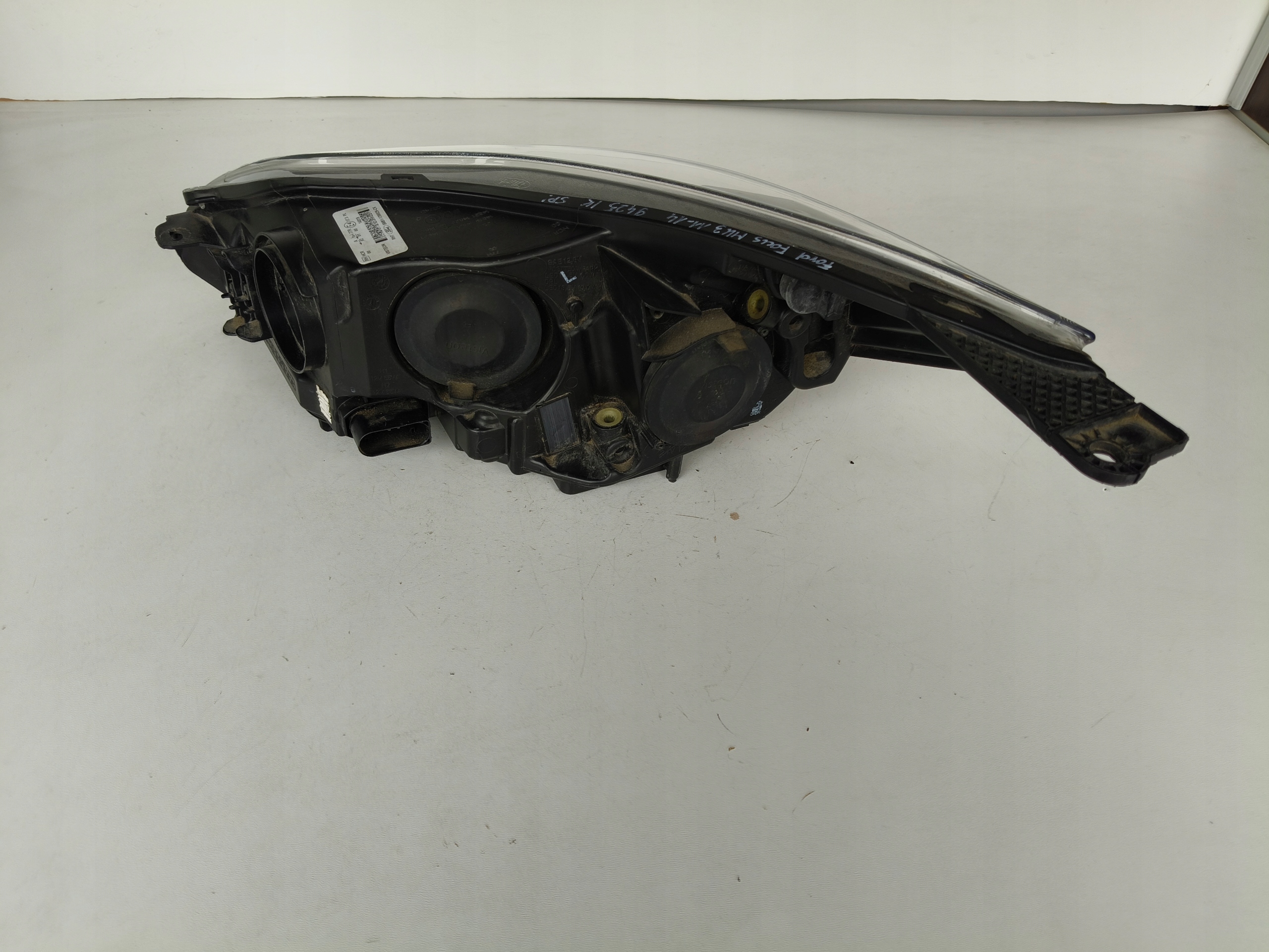 light right REFLEKTOR FORD FOCUS MK3 11-14 CIEMNA