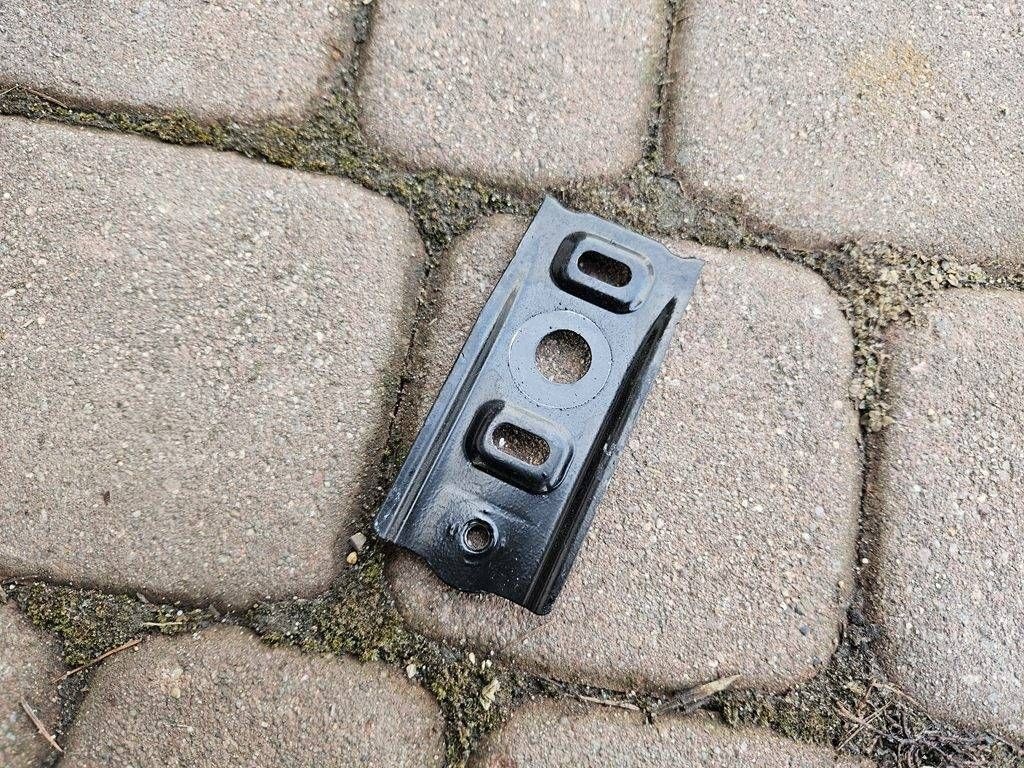 Halter Stütze Halter Blech Blende Abdeckung Toyota Highlander XU70