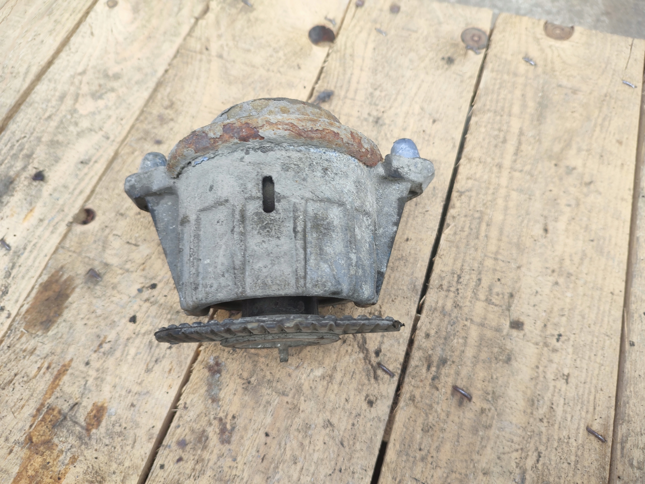 engine mount MERCEDES W204 1.8 CGI A2042400117