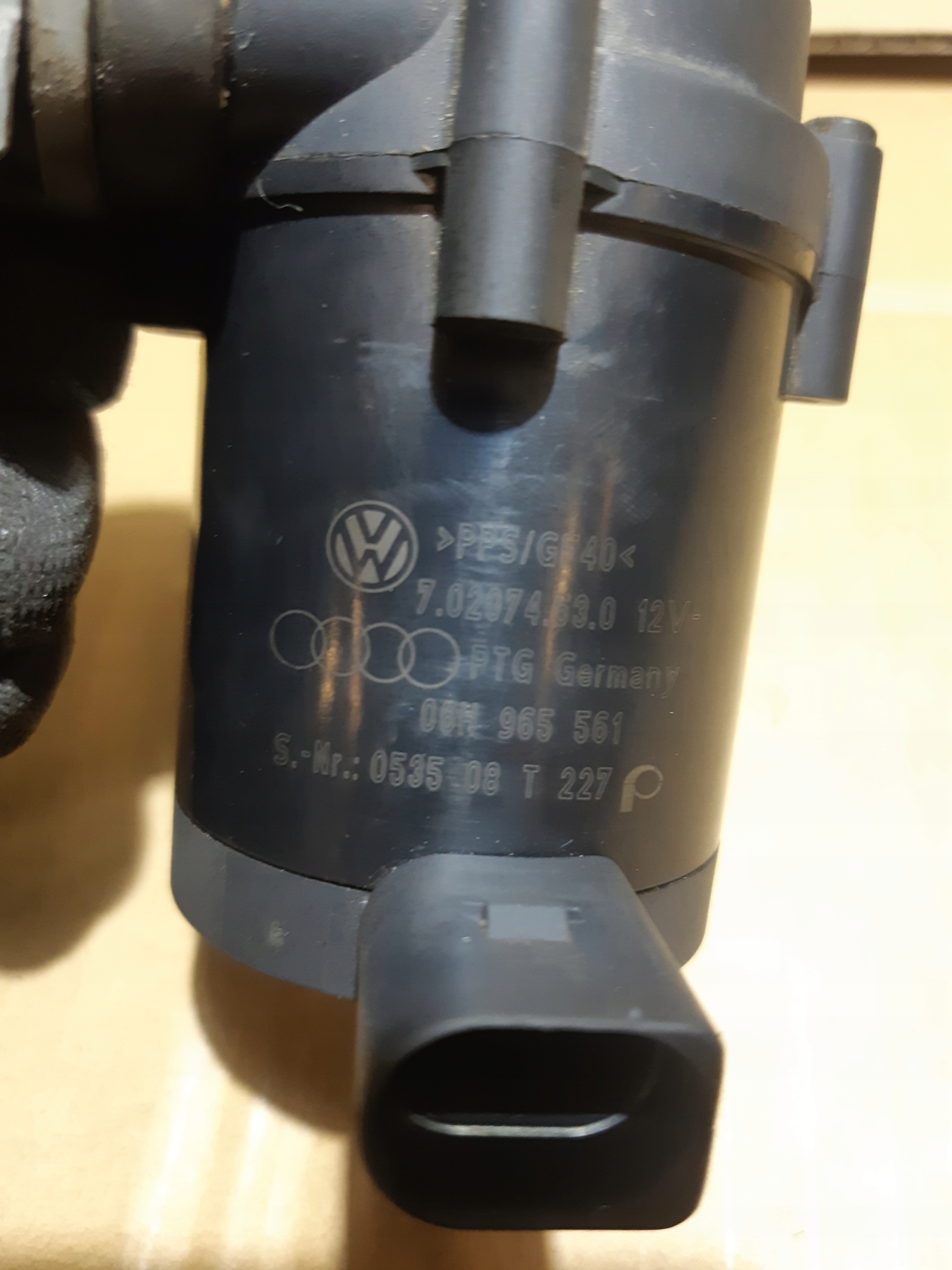 AUDI A4 B8 A5 8T dodatková pumpa pumpa vody 06H965561