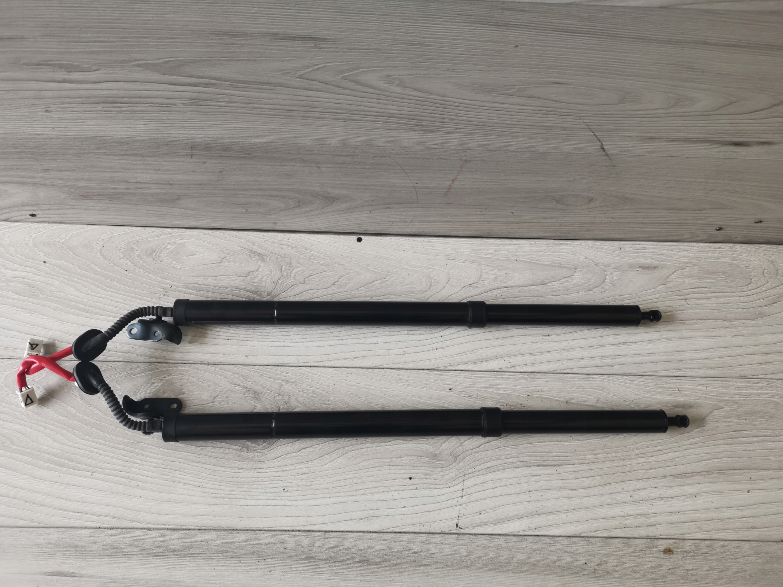 KB8C636EX - MAZDA CX5 II 17 - ПРИВОД БАГАЖНИКА ЛЕВЫЙ