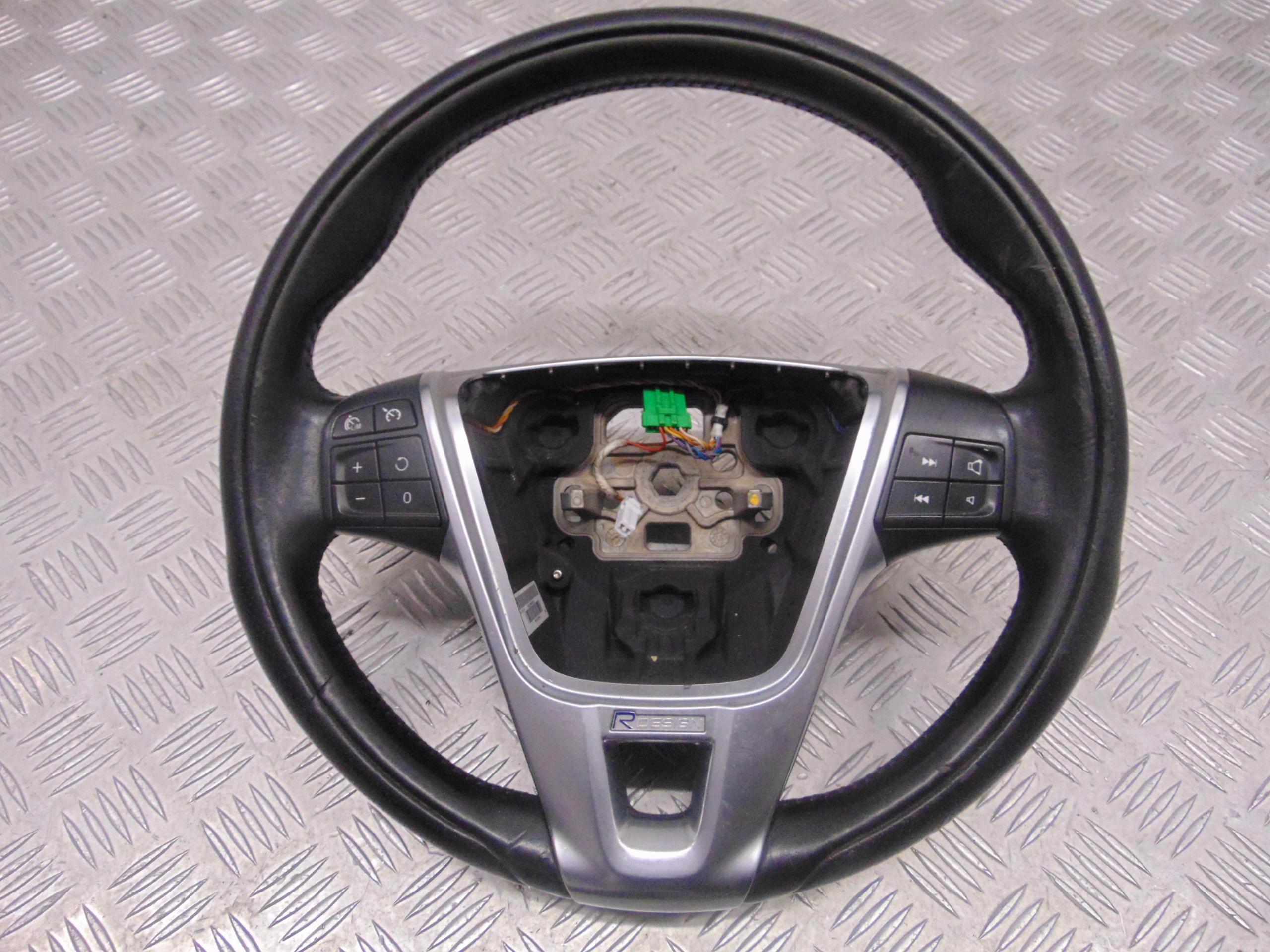 volvo S60 II руль