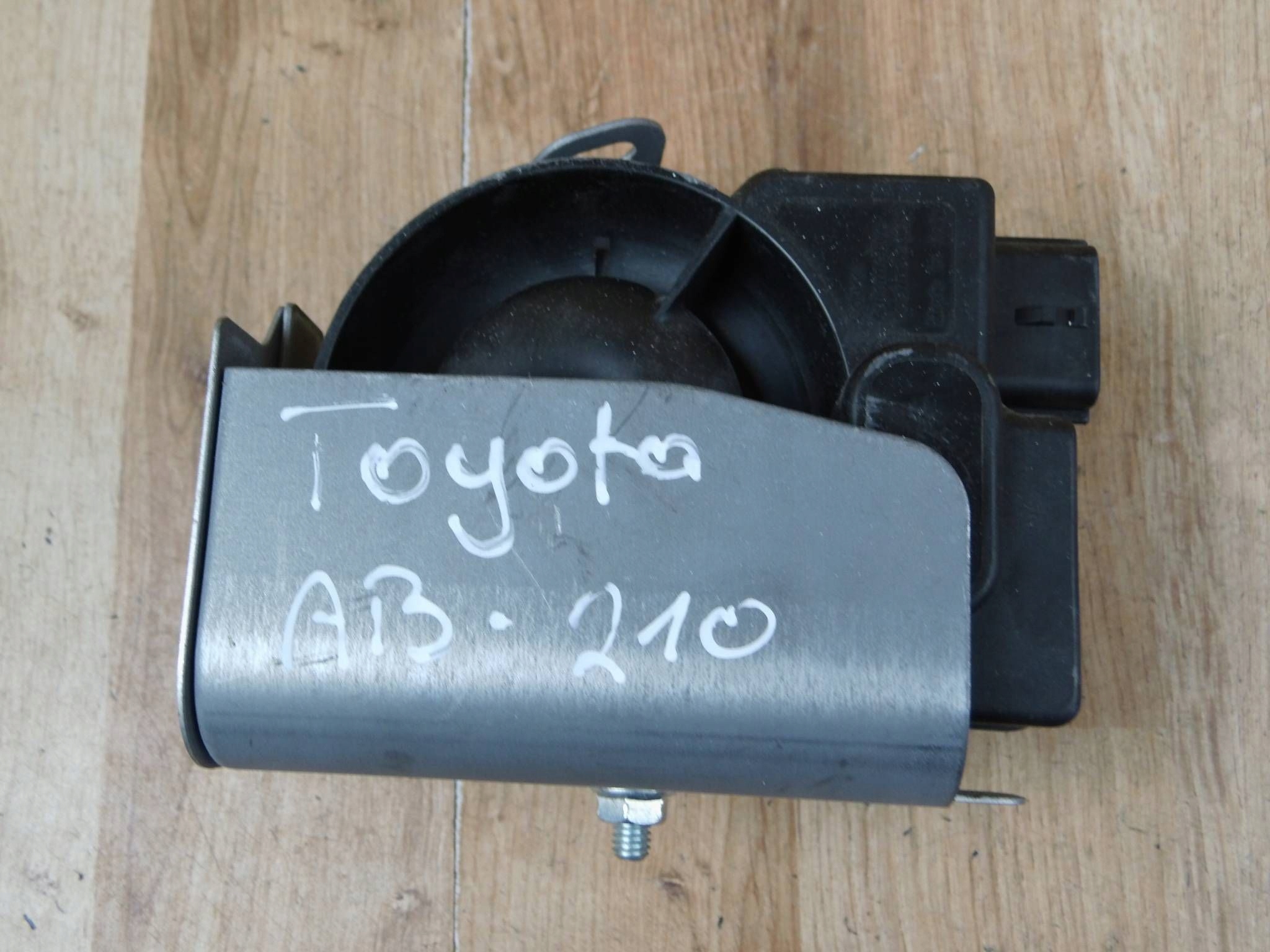 Toyota Auris II E180 modulo syrena alarmu 89040-02020